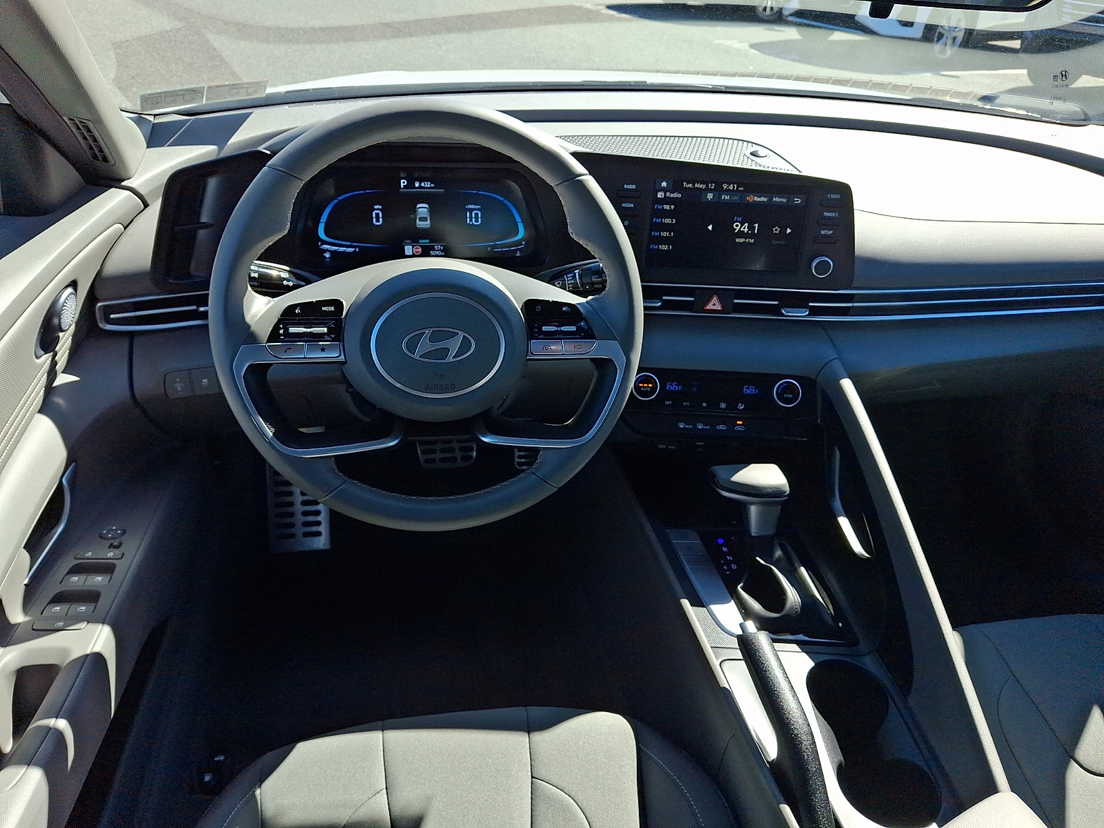 2025 Hyundai Elantra SEL - Photo 11