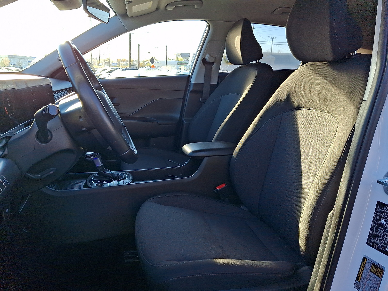 2025 Hyundai Kona SEL - Photo 13