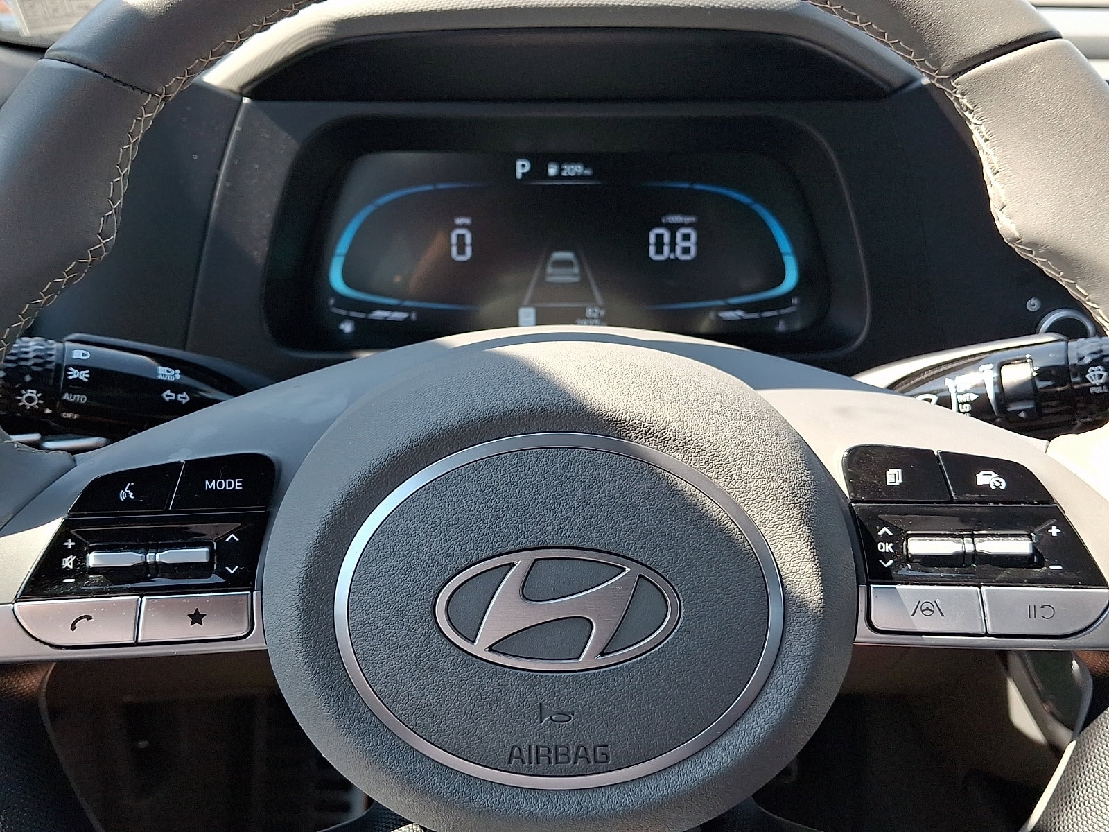 2025 Hyundai Elantra SEL - Photo 18