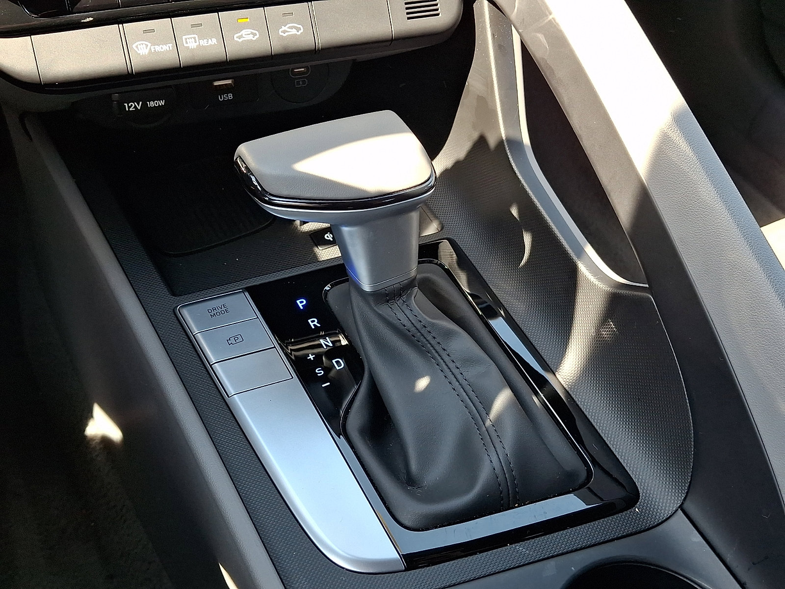 2025 Hyundai Elantra SEL - Photo 14