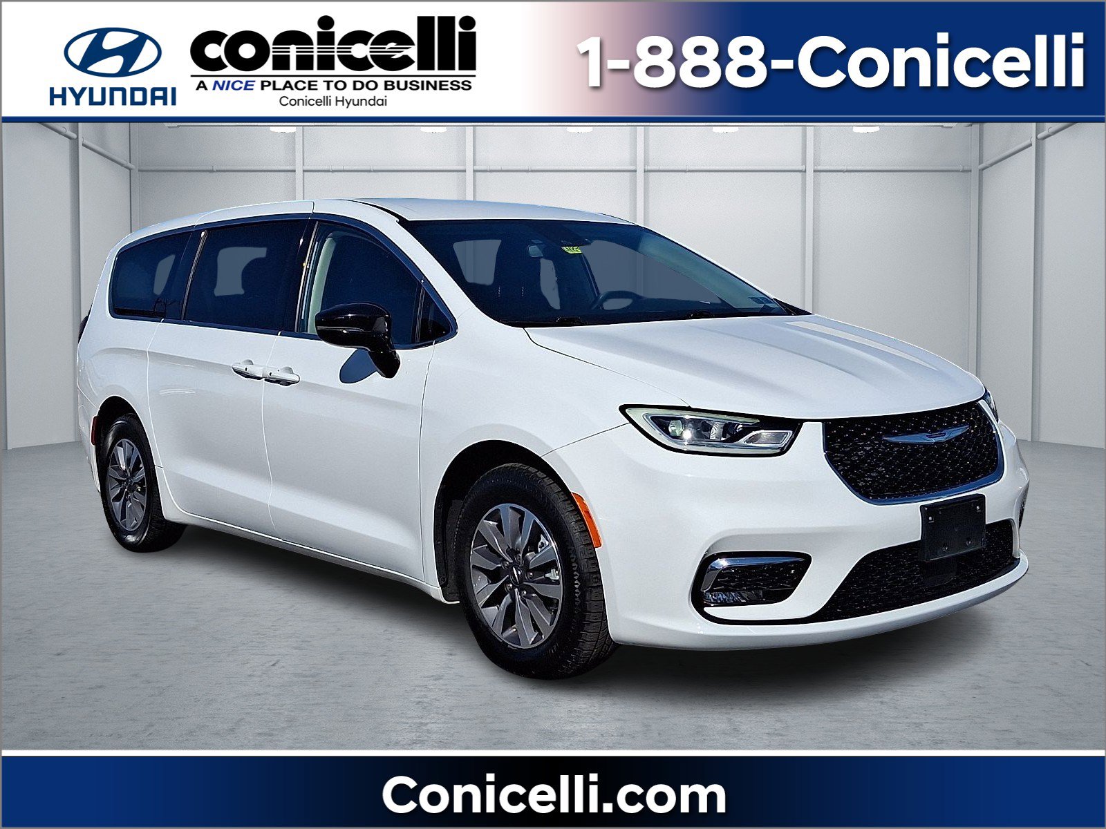 2024 Chrysler Pacifica Hybrid Select PHEV's photo