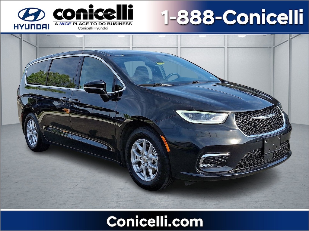 Used 2025 Chrysler Pacifica Select Van Passenger Van