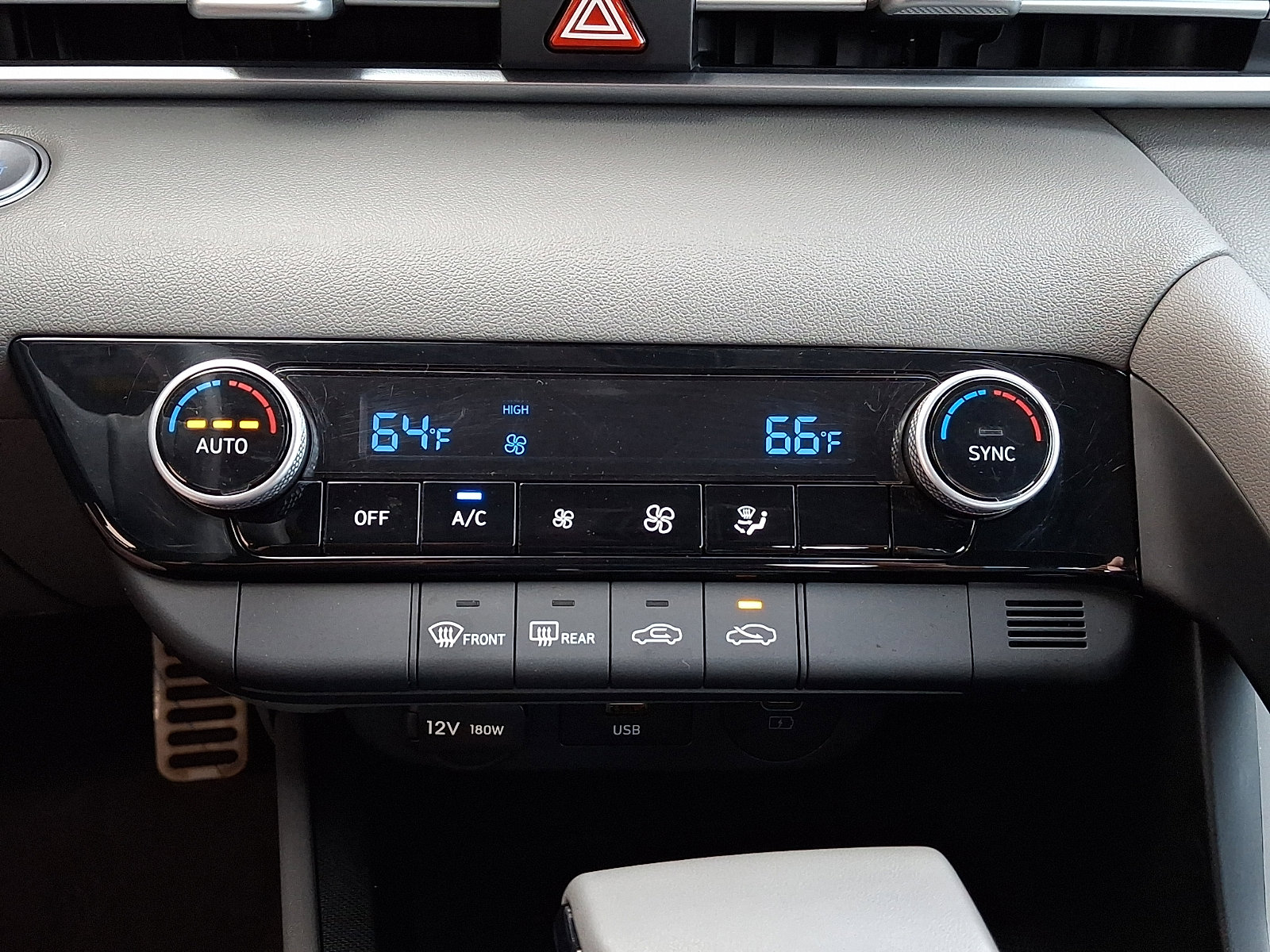 2025 Hyundai Elantra SEL - Photo 15