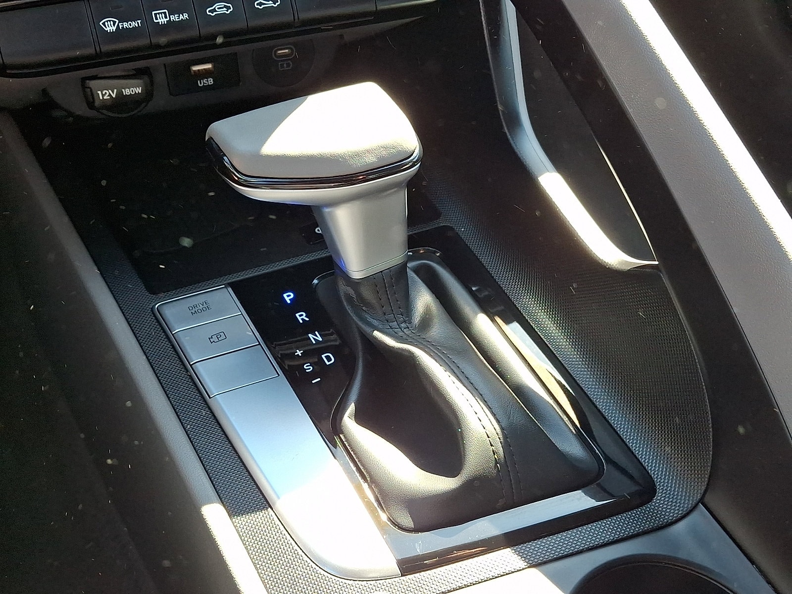 2025 Hyundai Elantra SEL - Photo 14