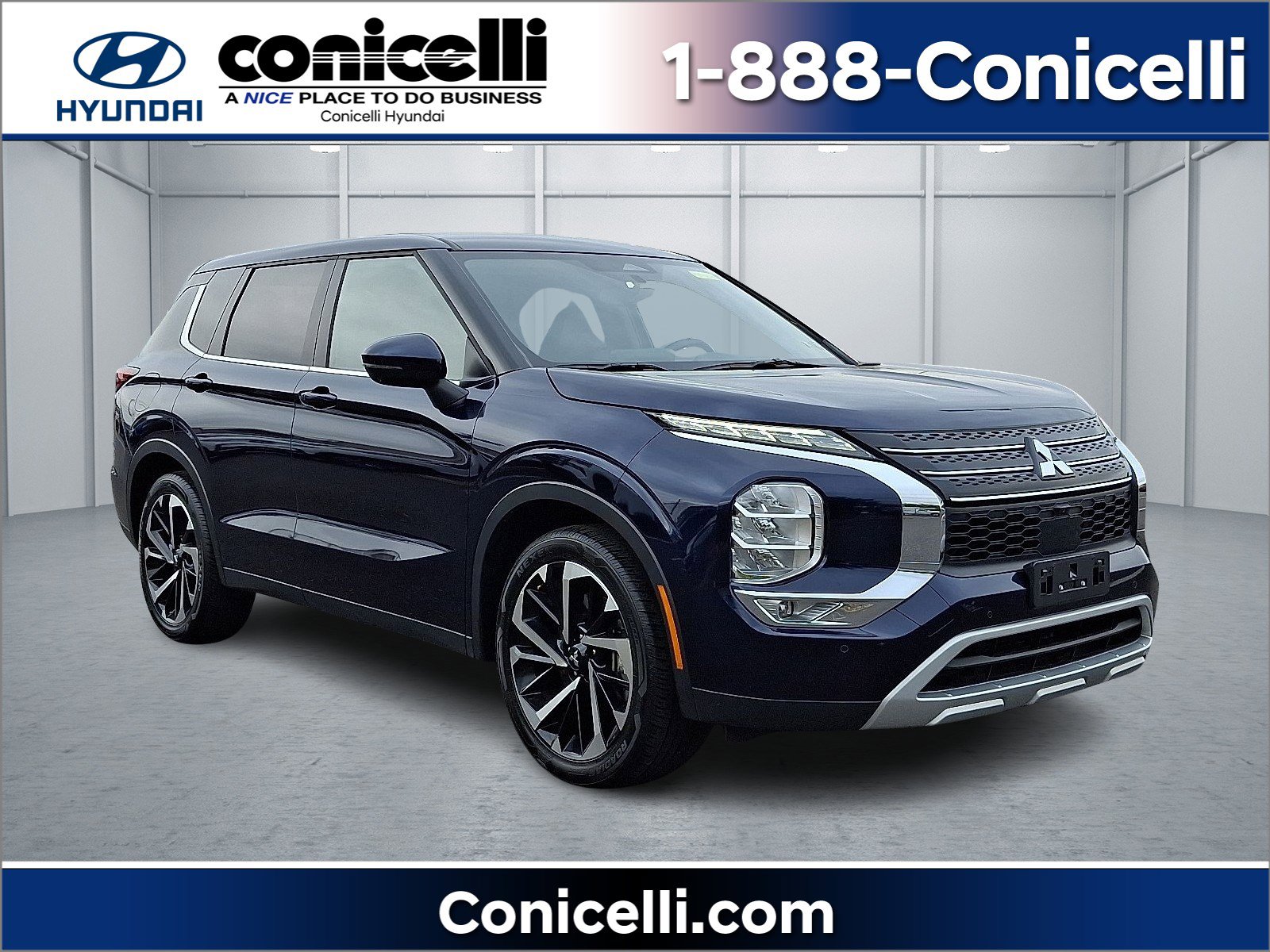 2024 Mitsubishi Outlander SE's photo