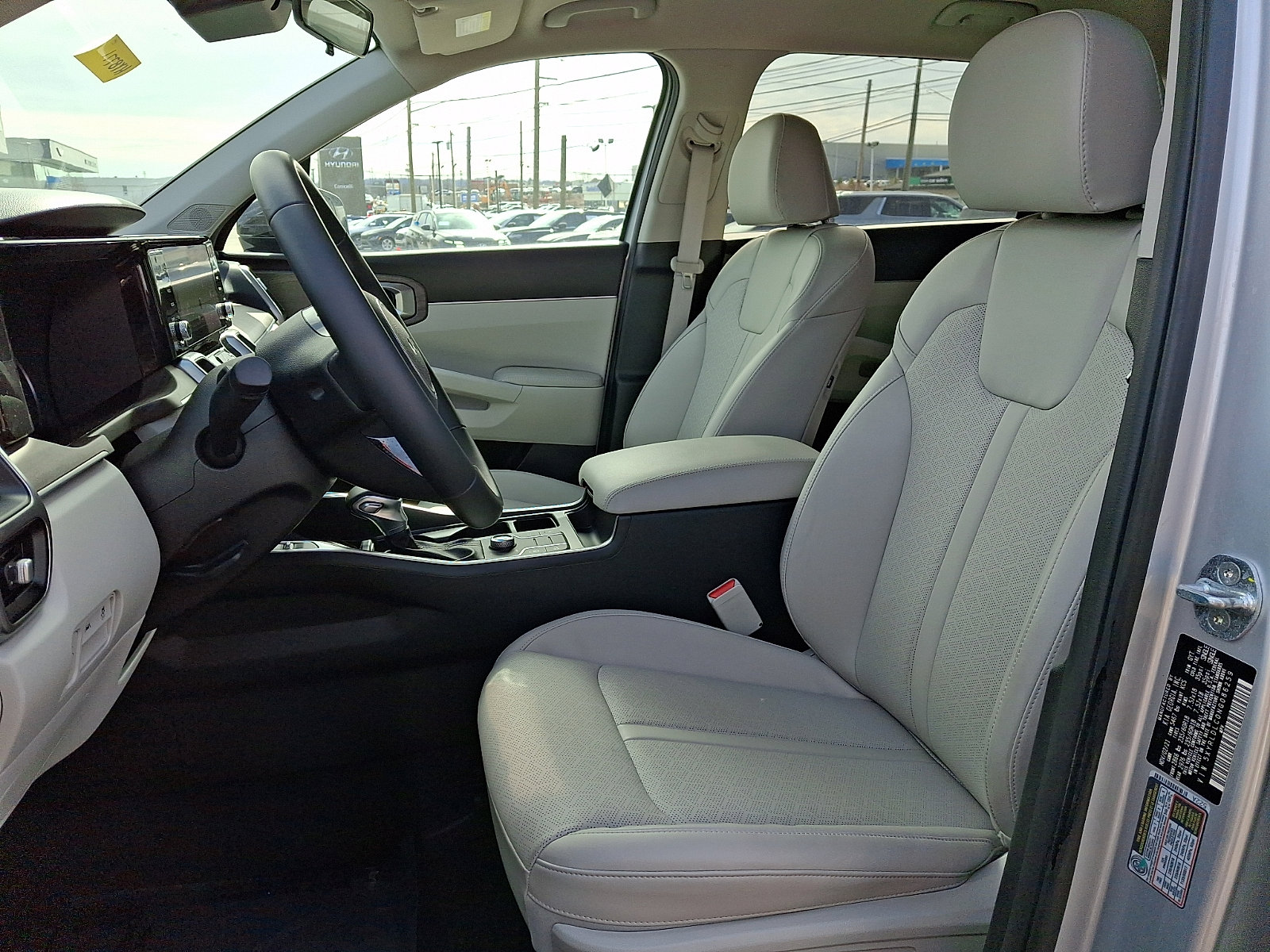 2022 Kia Sorento X-Line S - Photo 13