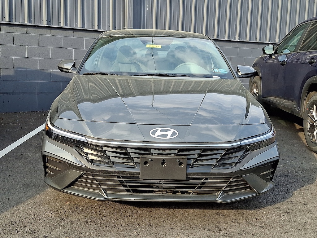 Certified 2025 Hyundai Elantra SE Sedan