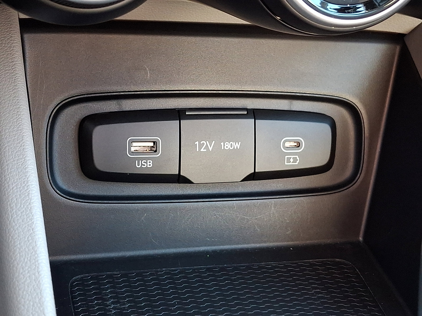 2025 Hyundai Venue SEL - Photo 24