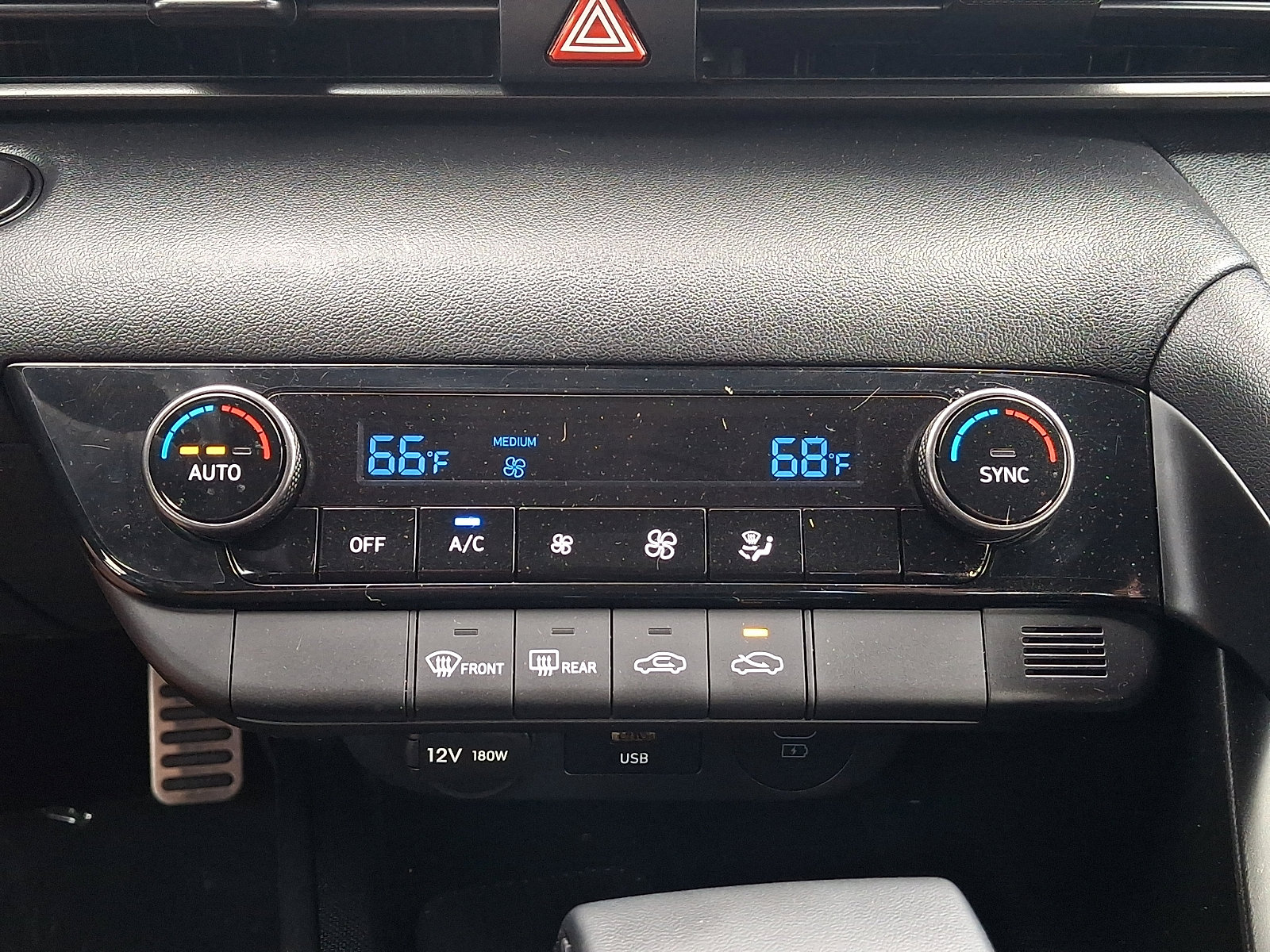 2025 Hyundai Elantra SEL - Photo 15