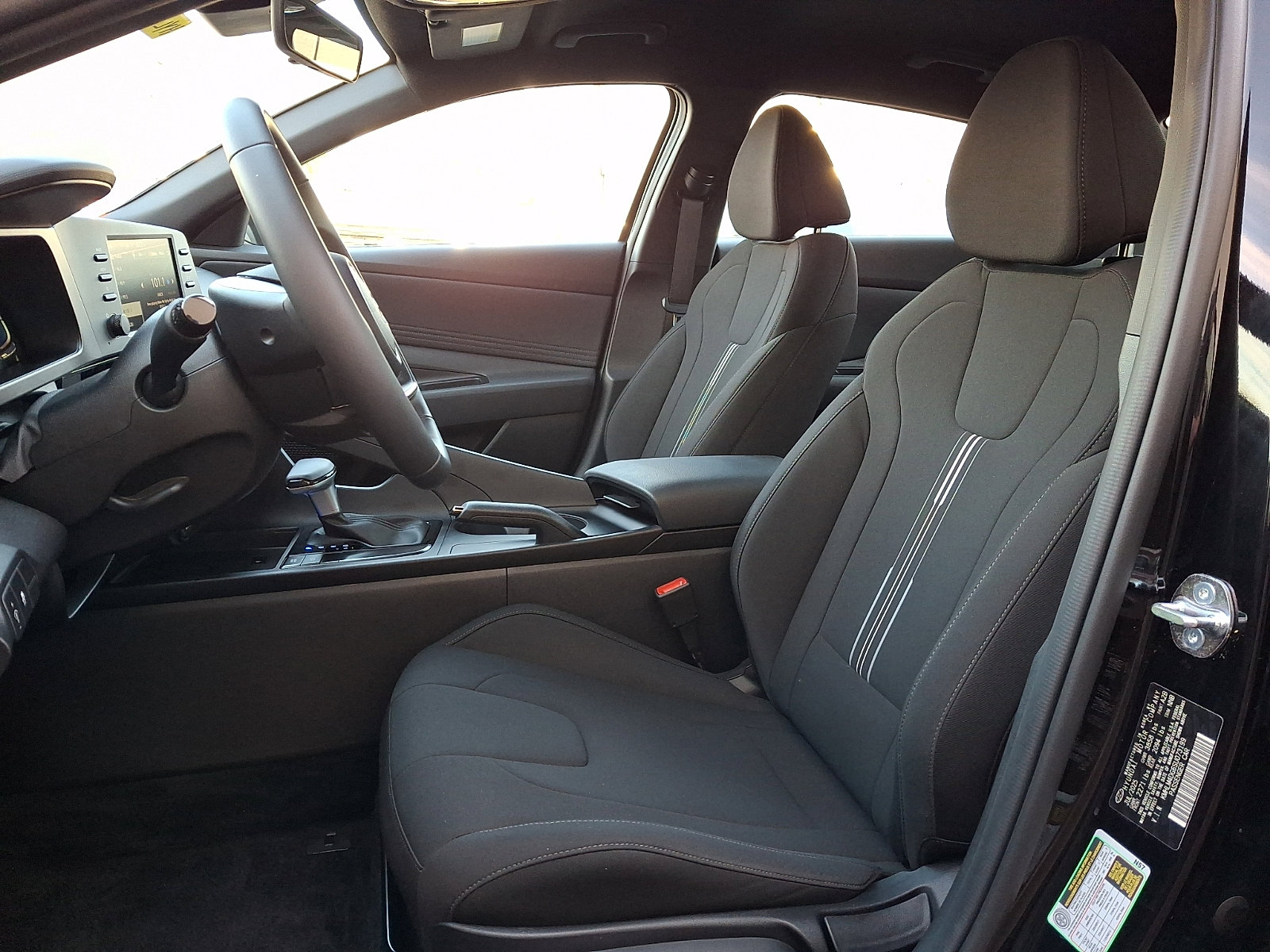 2025 Hyundai Elantra SEL - Photo 13