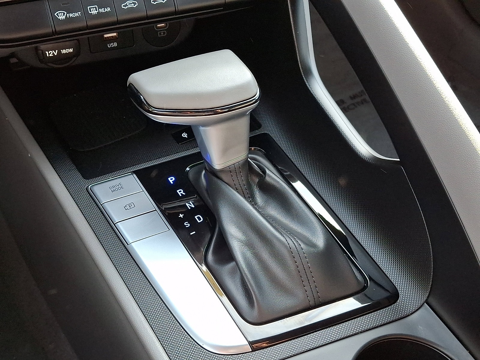 2025 Hyundai Elantra SEL - Photo 14