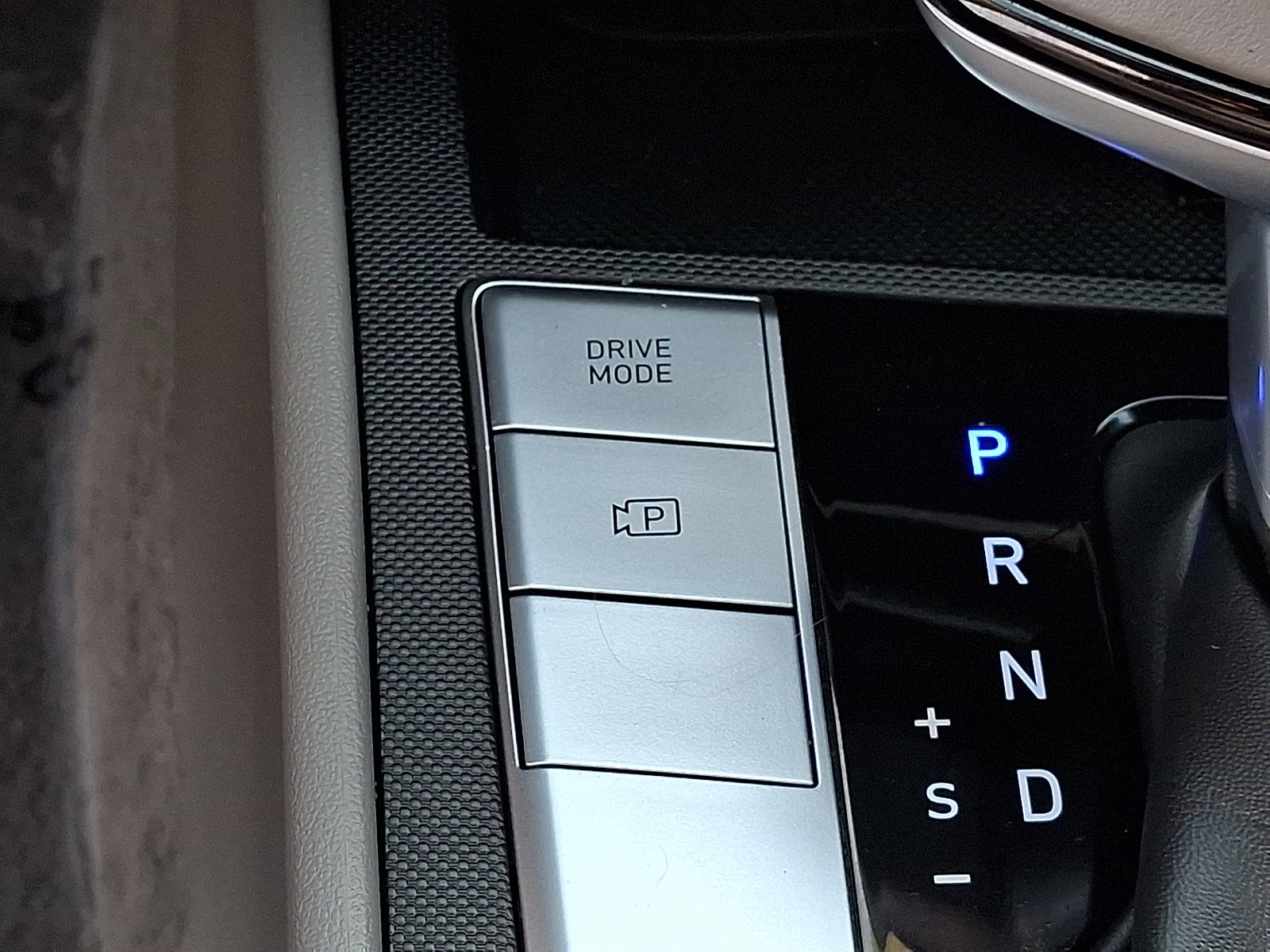 2025 Hyundai Elantra SEL - Photo 25