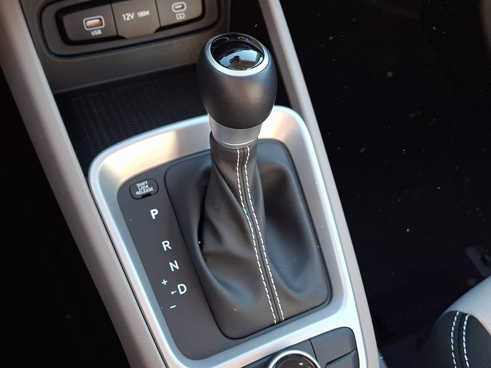 2025 Hyundai Venue SEL - Photo 15