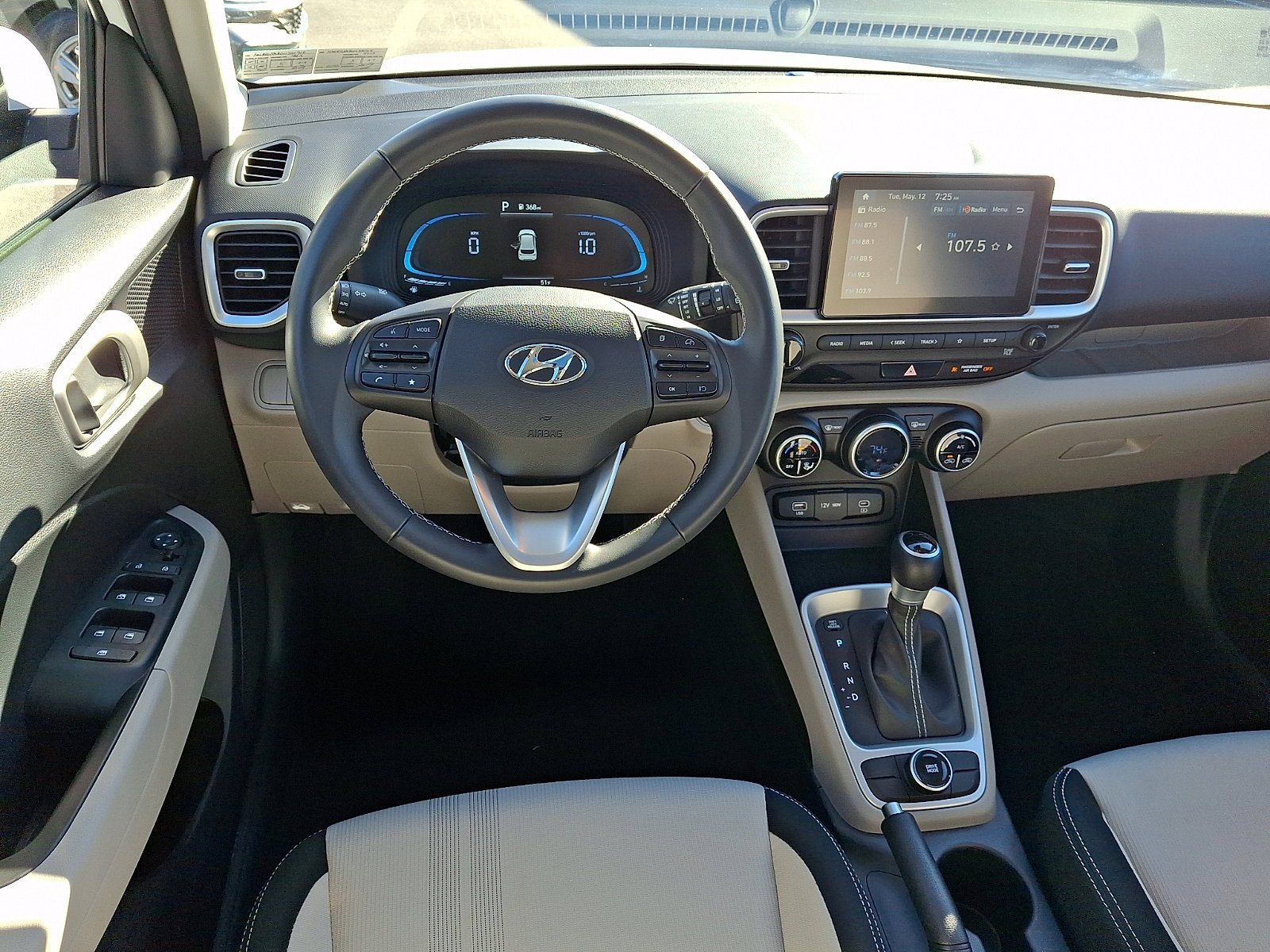 2025 Hyundai Venue SEL - Photo 11