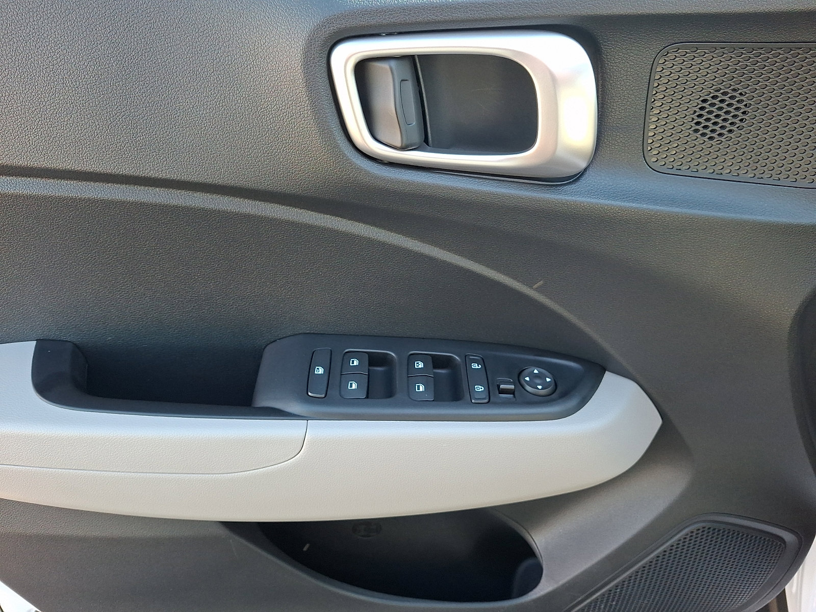 2025 Hyundai Venue SEL - Photo 12