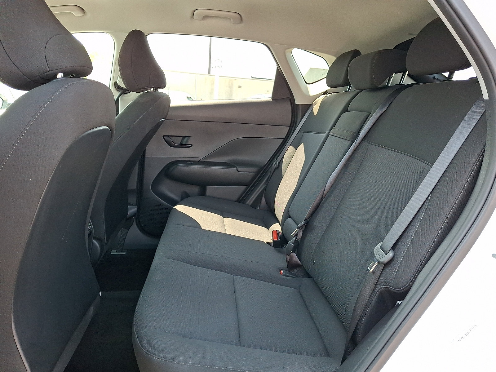 2025 Hyundai Kona SEL - Photo 10