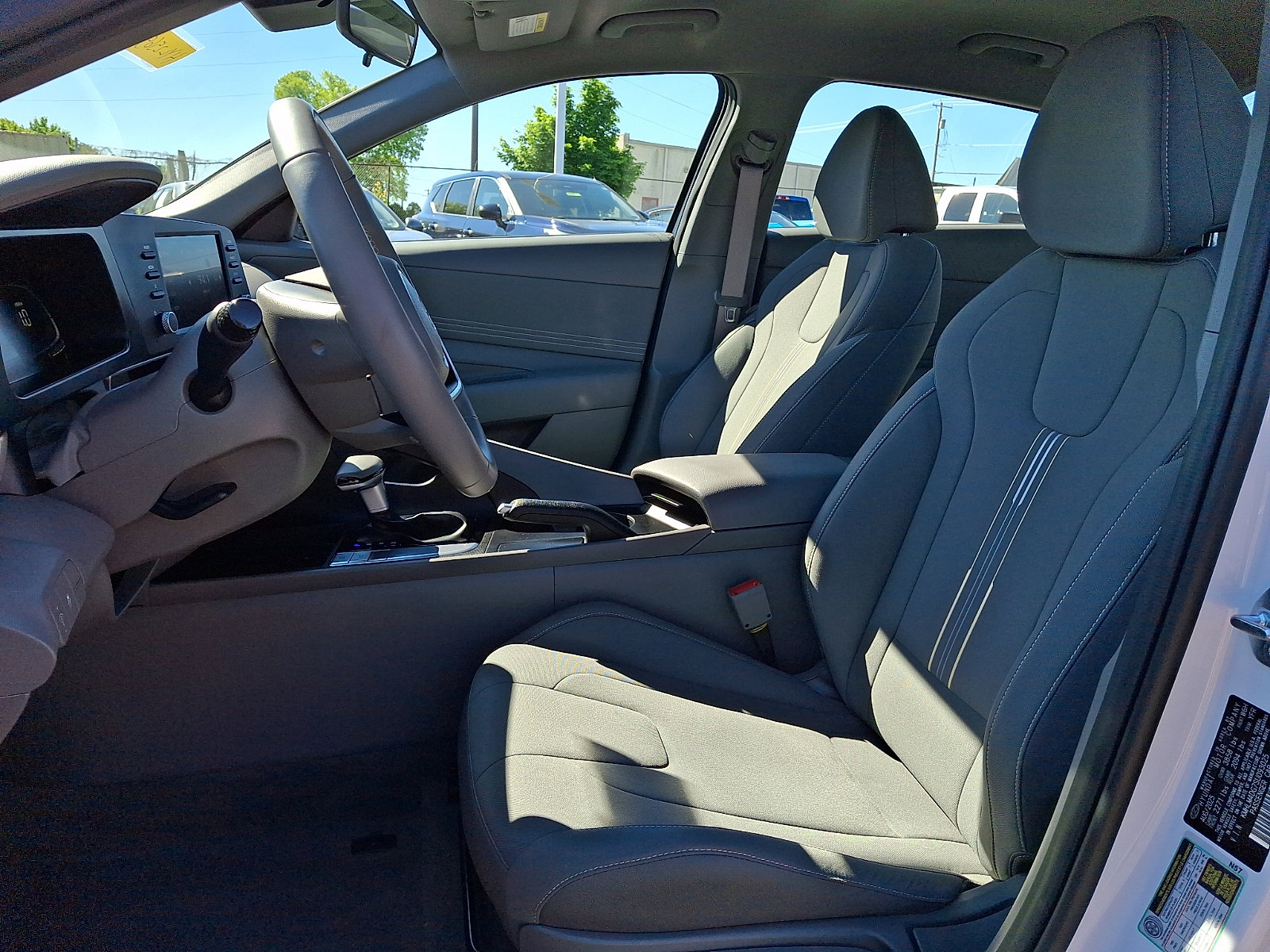 2025 Hyundai Elantra SEL - Photo 13