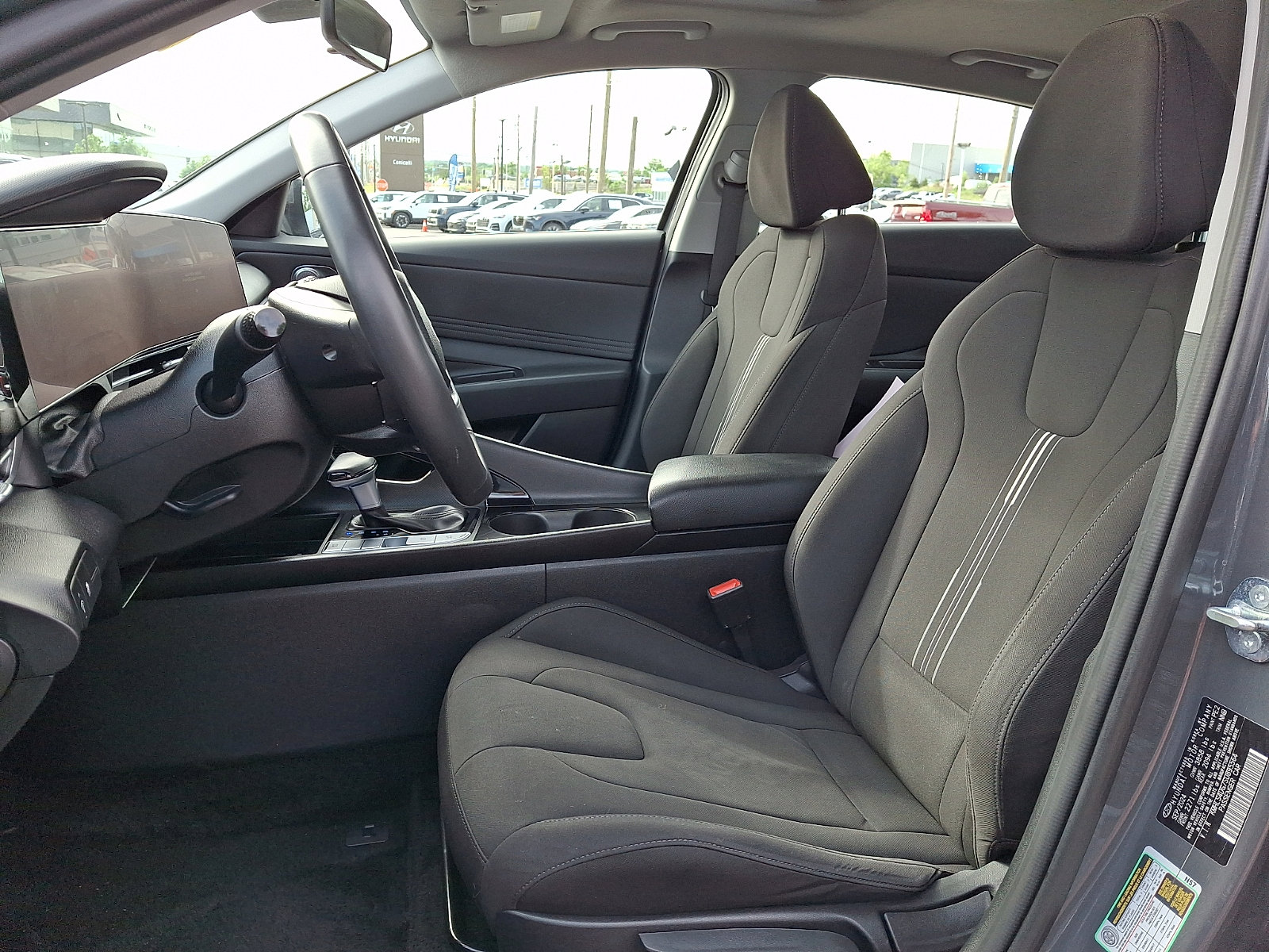 2025 Hyundai Elantra SEL - Photo 13