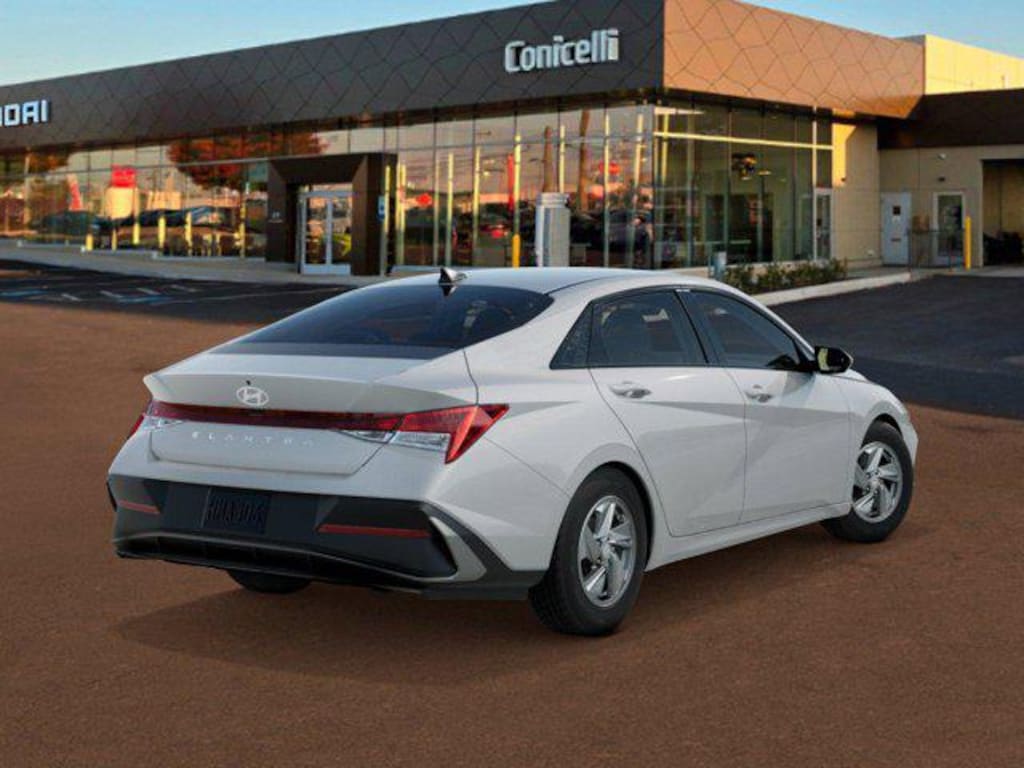New 2025 Hyundai Elantra SE Sedan