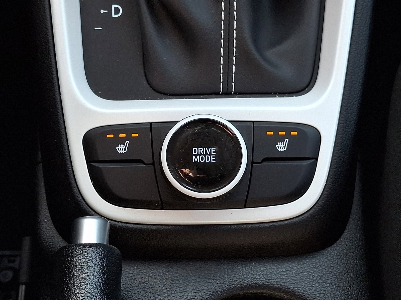 2025 Hyundai Venue Limited - Photo 25