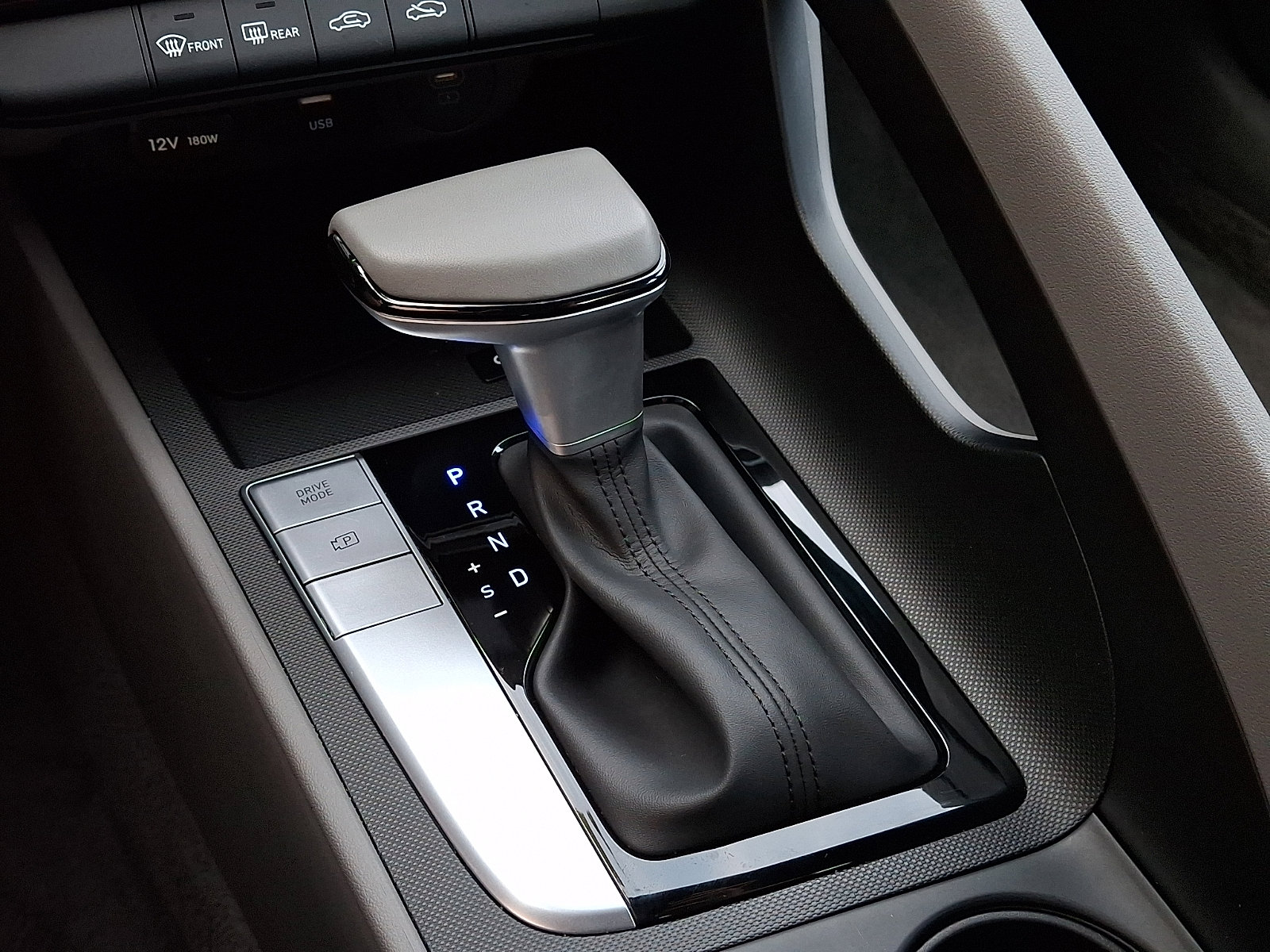2025 Hyundai Elantra SEL - Photo 14