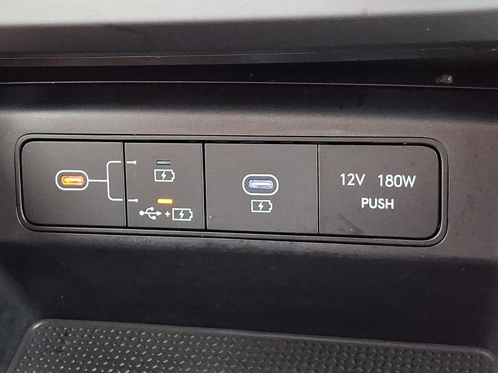 2025 Hyundai Tucson SE - Photo 23