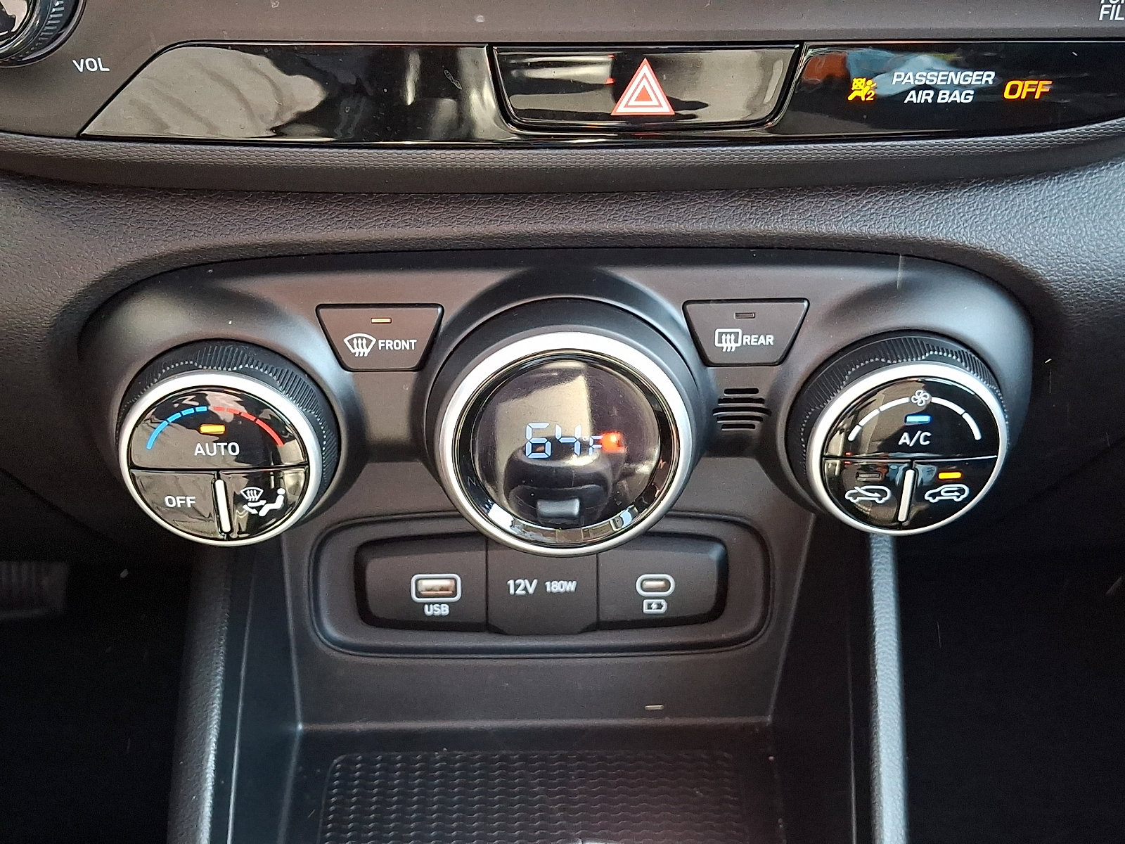 2025 Hyundai Venue SEL - Photo 16