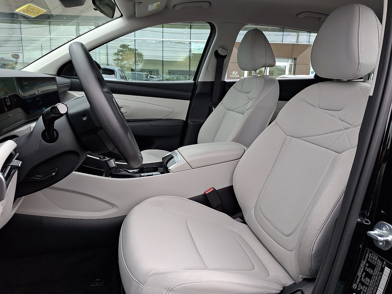 2025 Hyundai Tucson SE - Photo 13