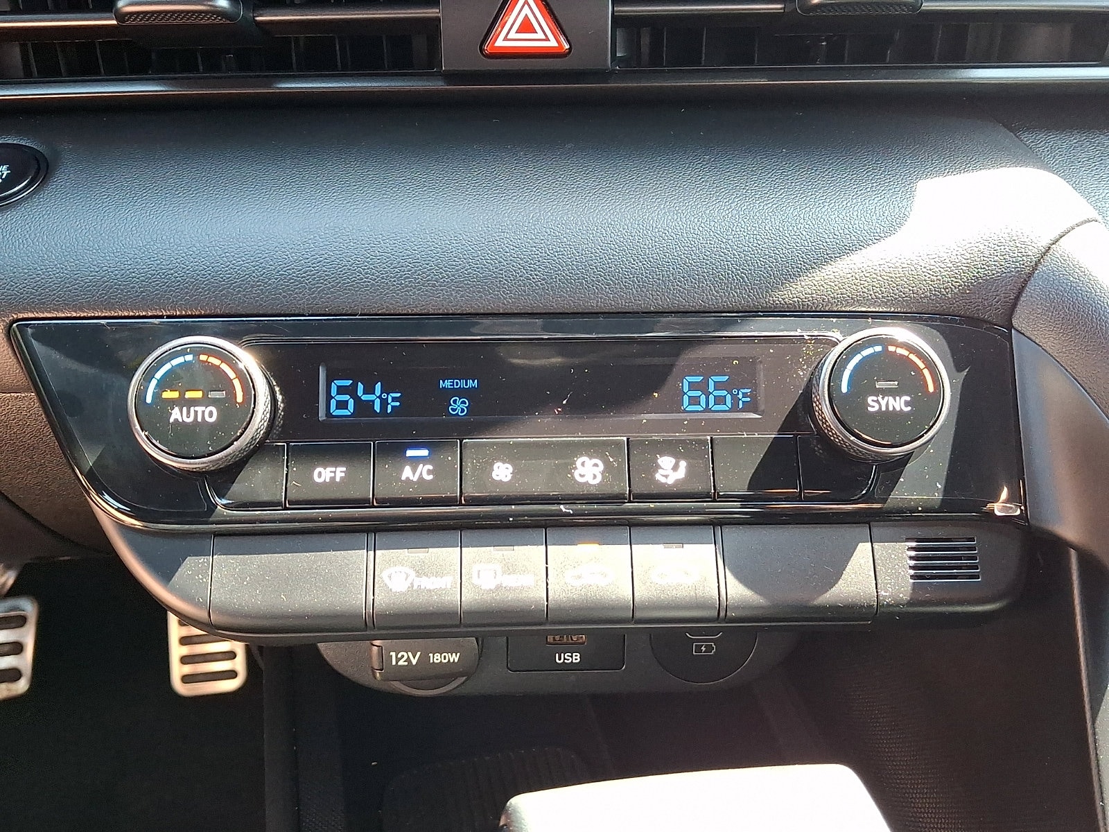2025 Hyundai Elantra SEL - Photo 15