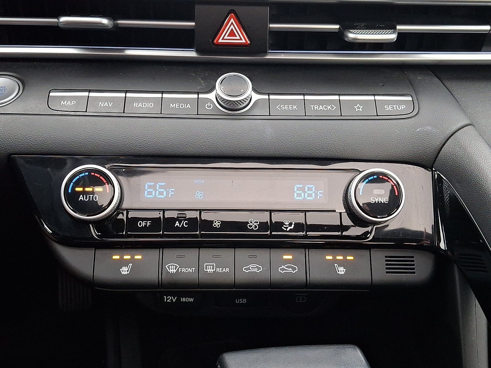 2024 Hyundai Elantra SEL - Photo 16