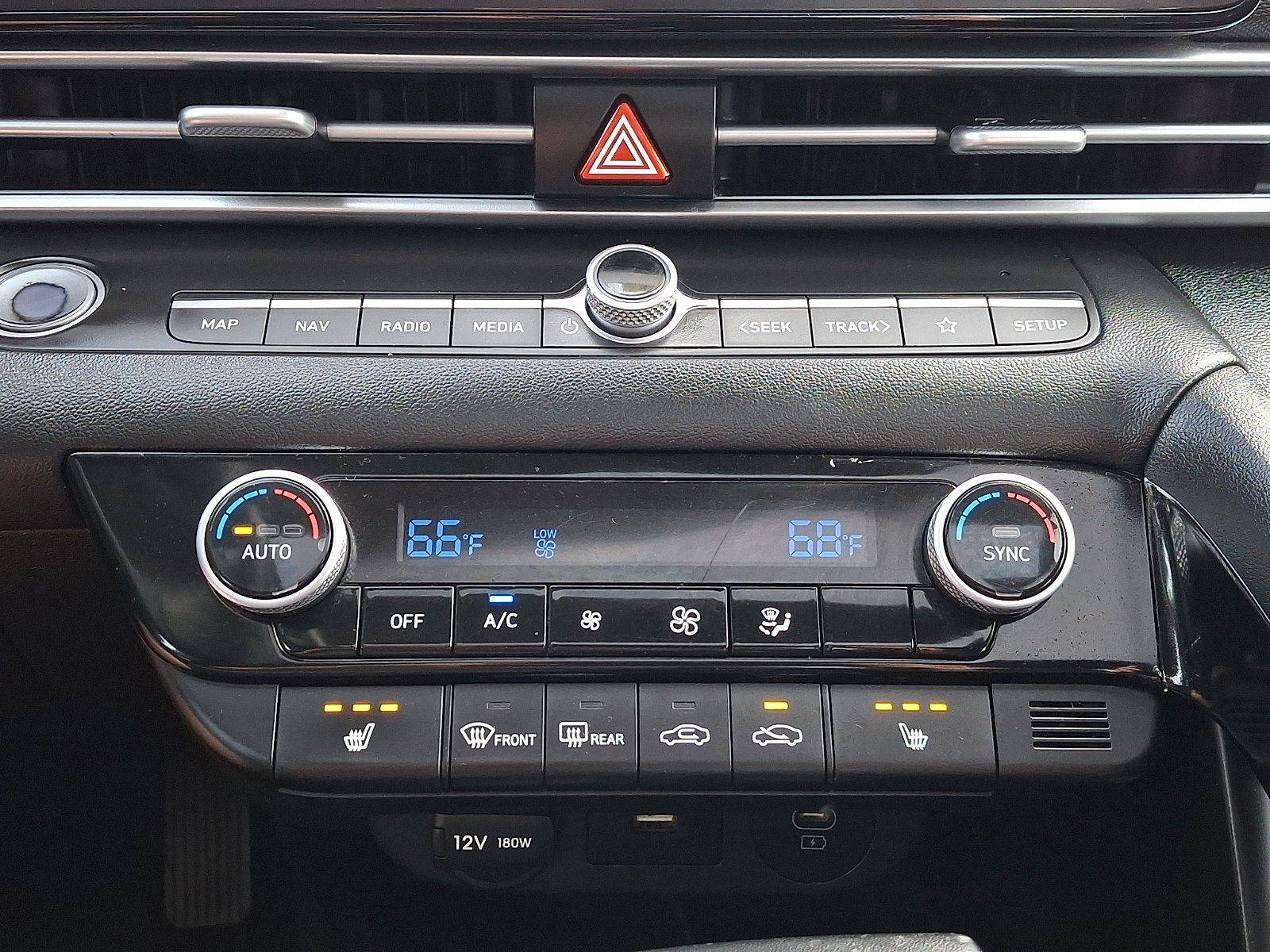 2025 Hyundai Elantra SEL - Photo 16