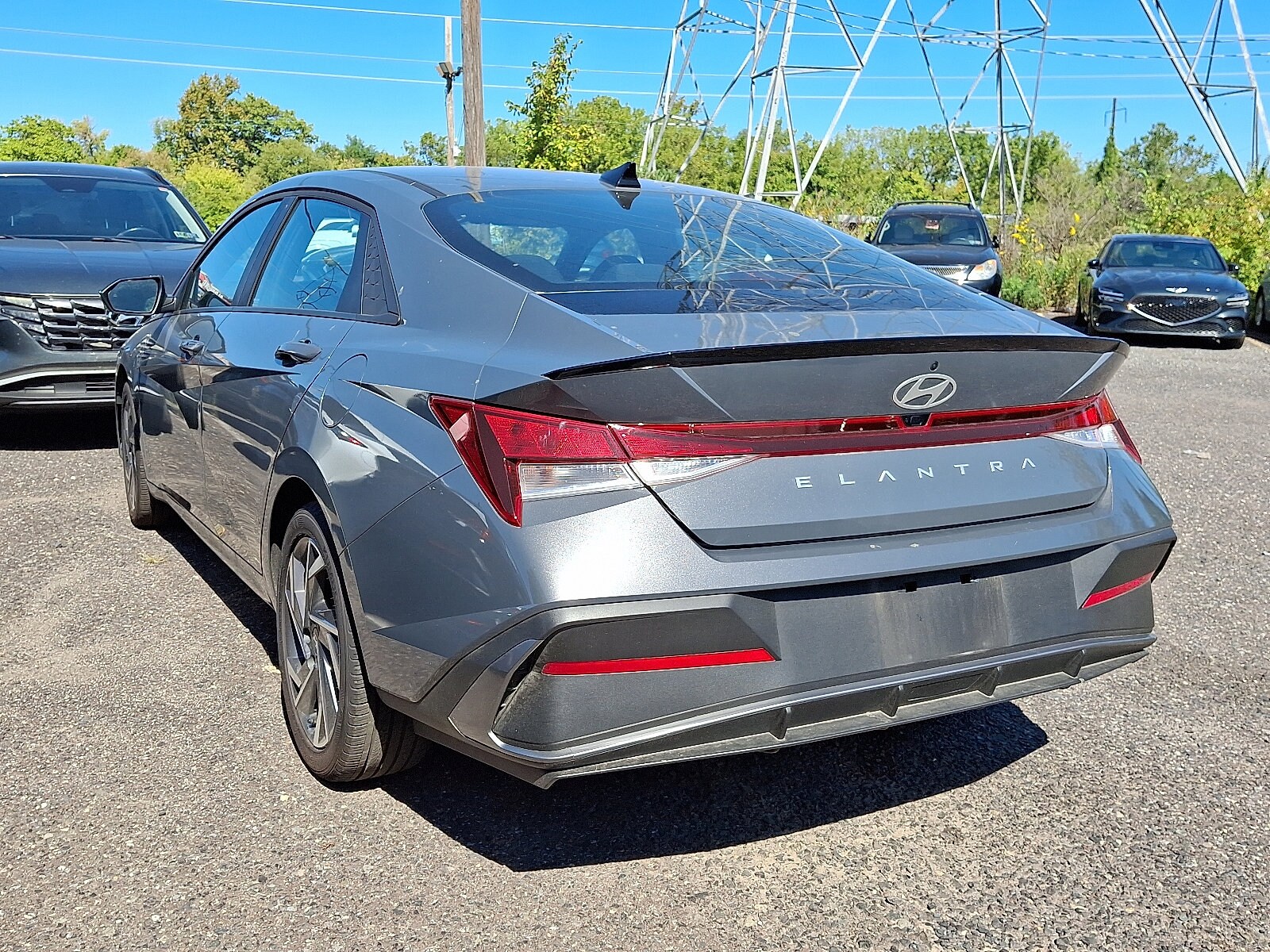2025 Hyundai Elantra SEL Sport photo 2