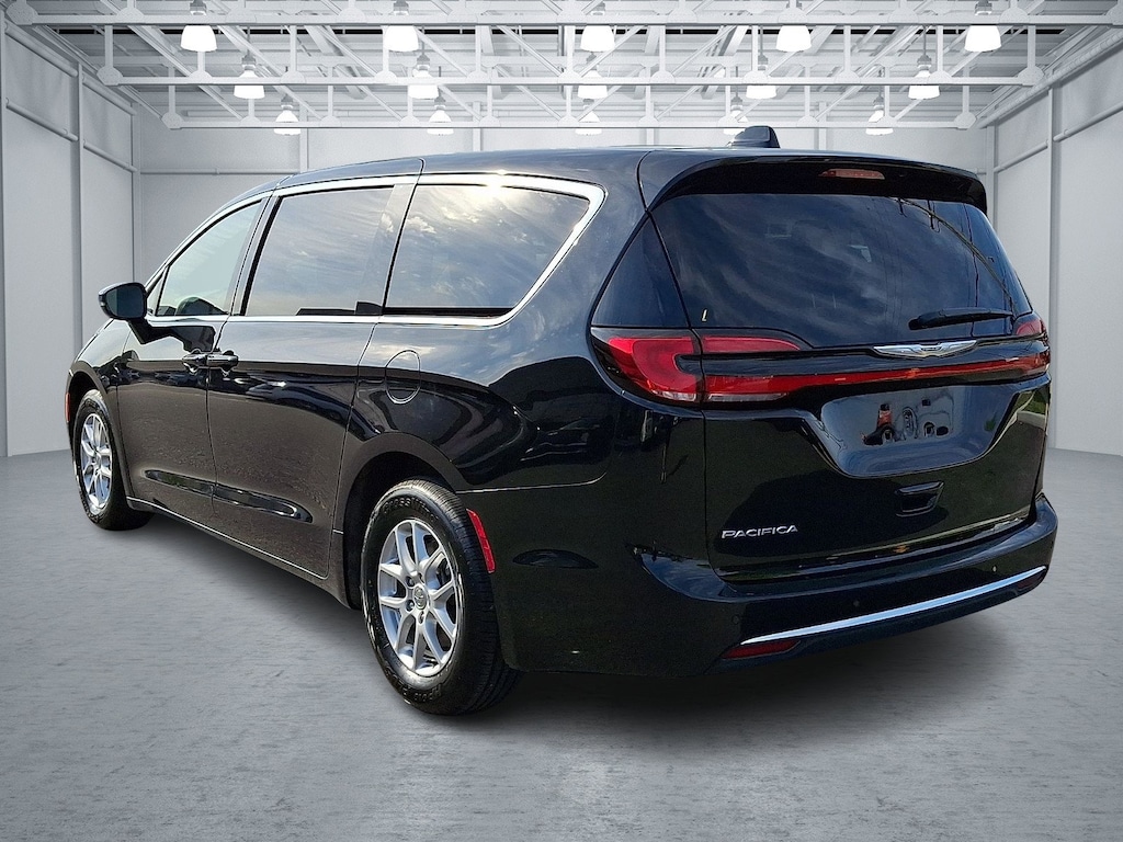 Used 2025 Chrysler Pacifica Select Van Passenger Van