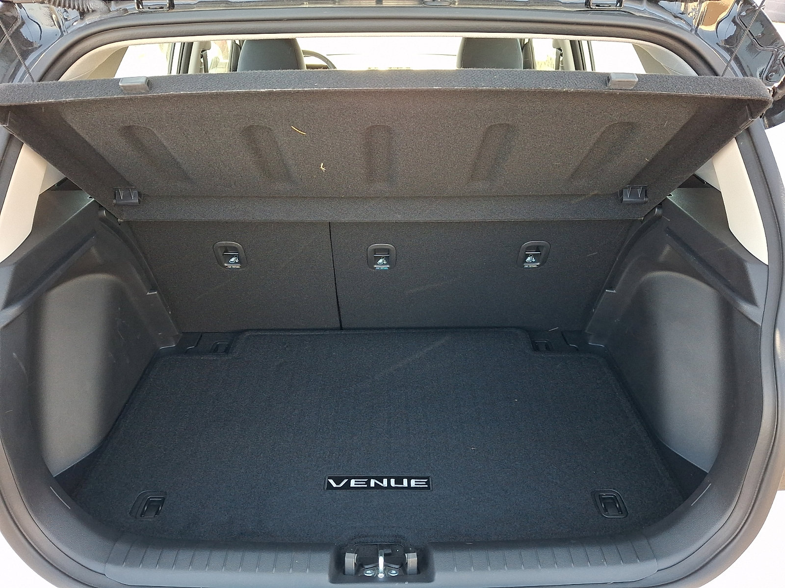 2025 Hyundai Venue Limited - Photo 29