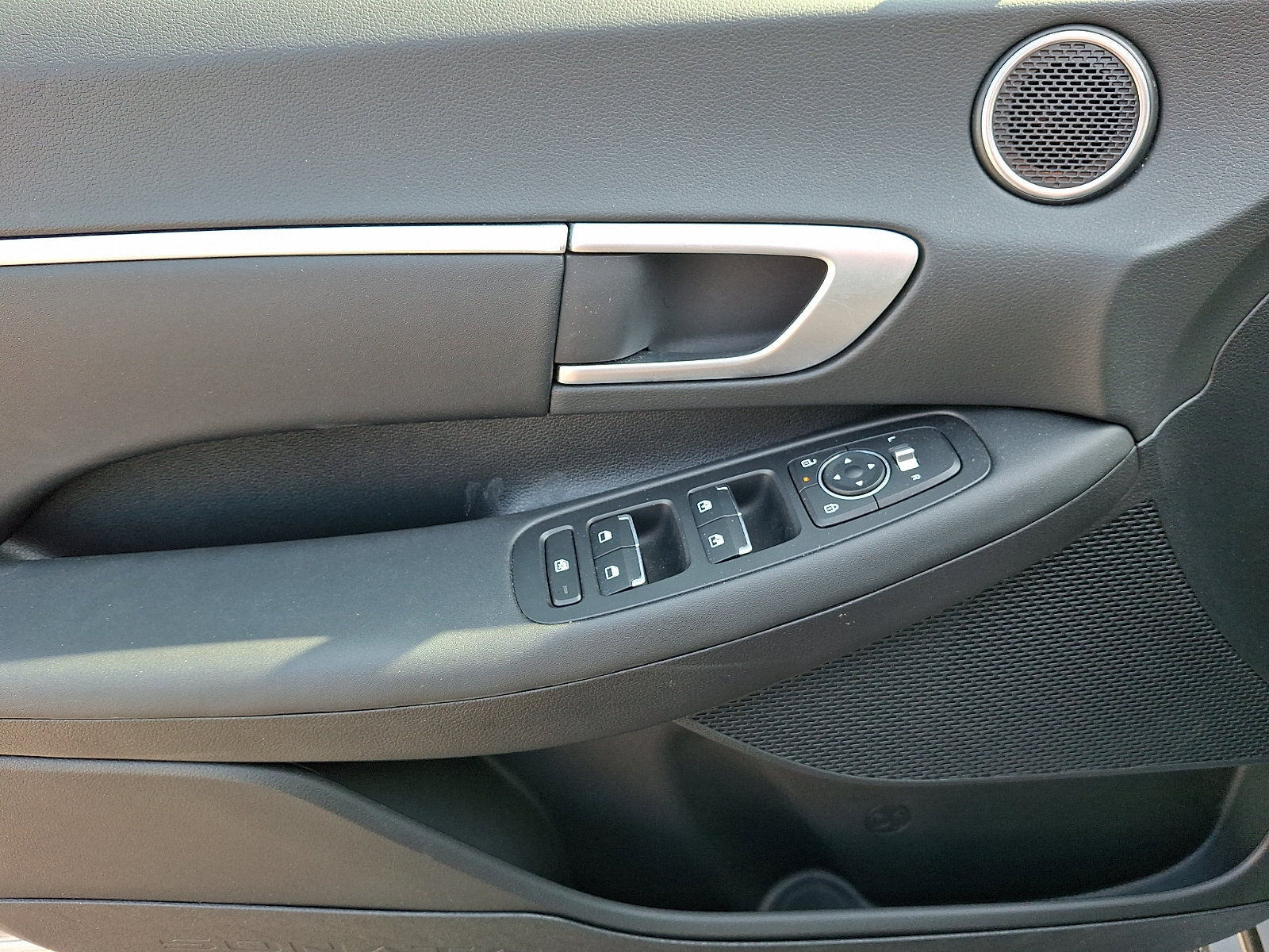 2026 Hyundai Sonata SEL - Photo 12