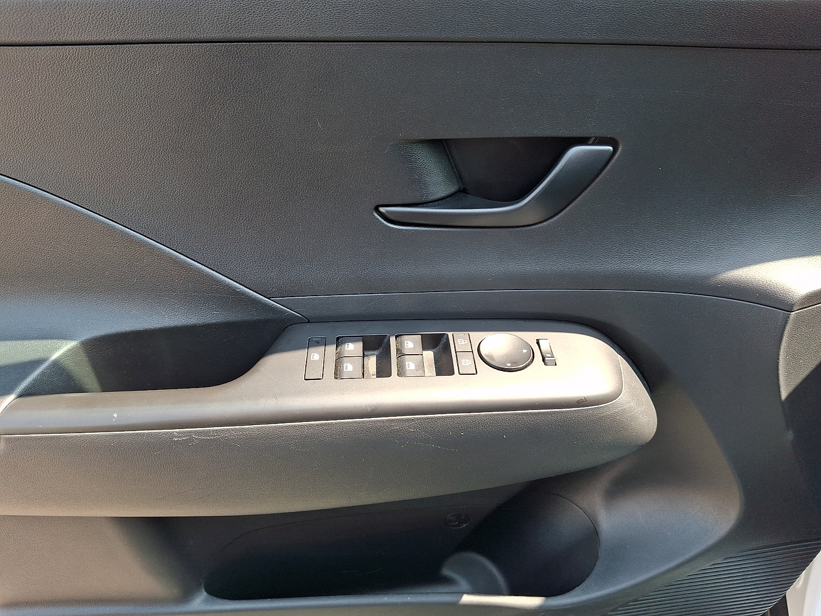 2025 Hyundai Kona SEL - Photo 12