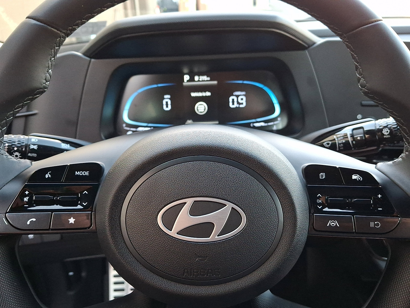 2025 Hyundai Elantra SEL - Photo 18