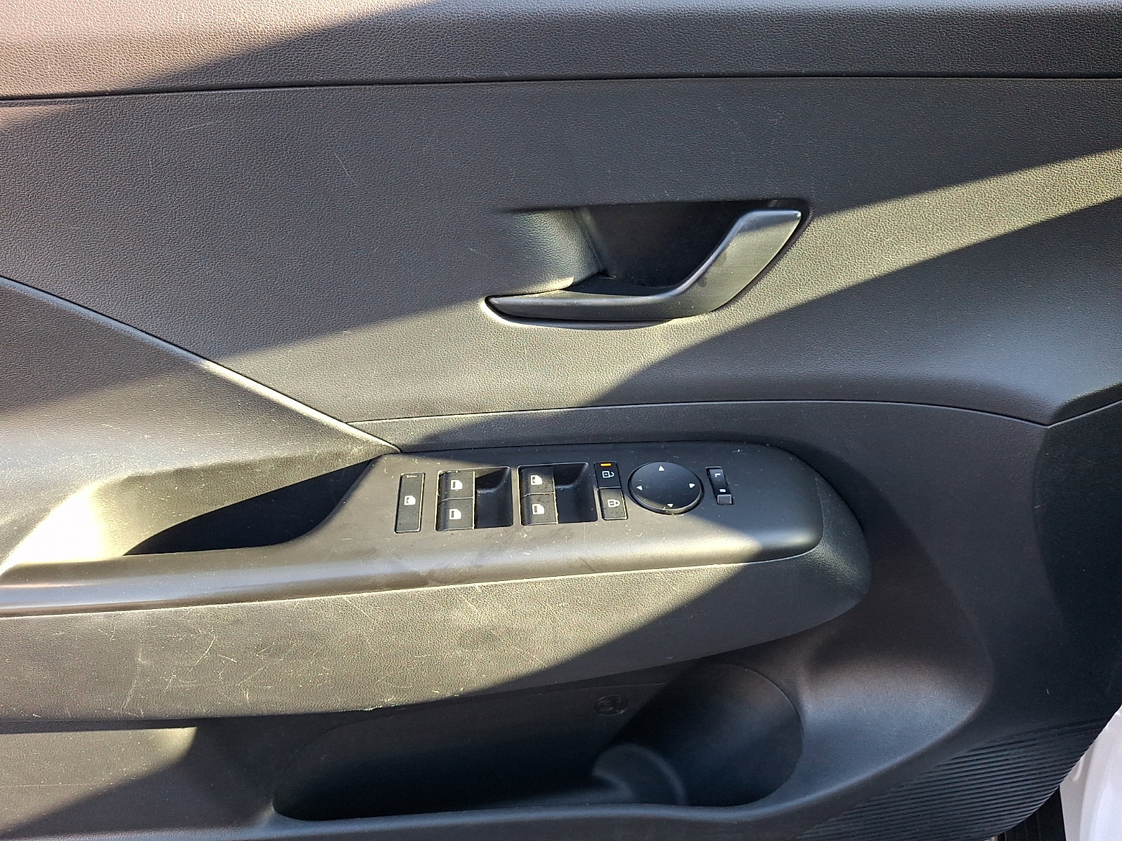 2025 Hyundai Kona SEL - Photo 12