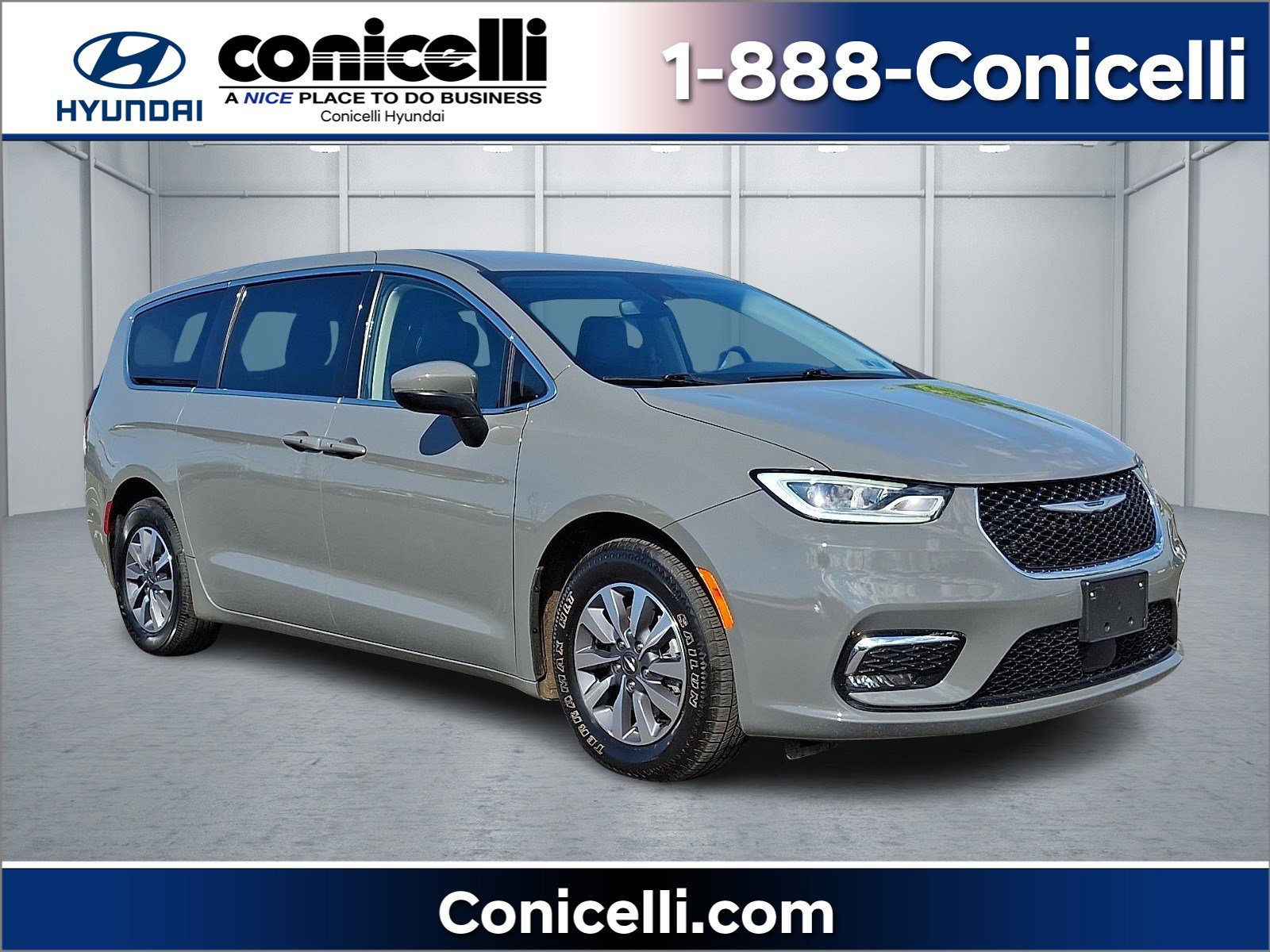 2023 Chrysler Pacifica Hybrid Touring L Hybrid's photo