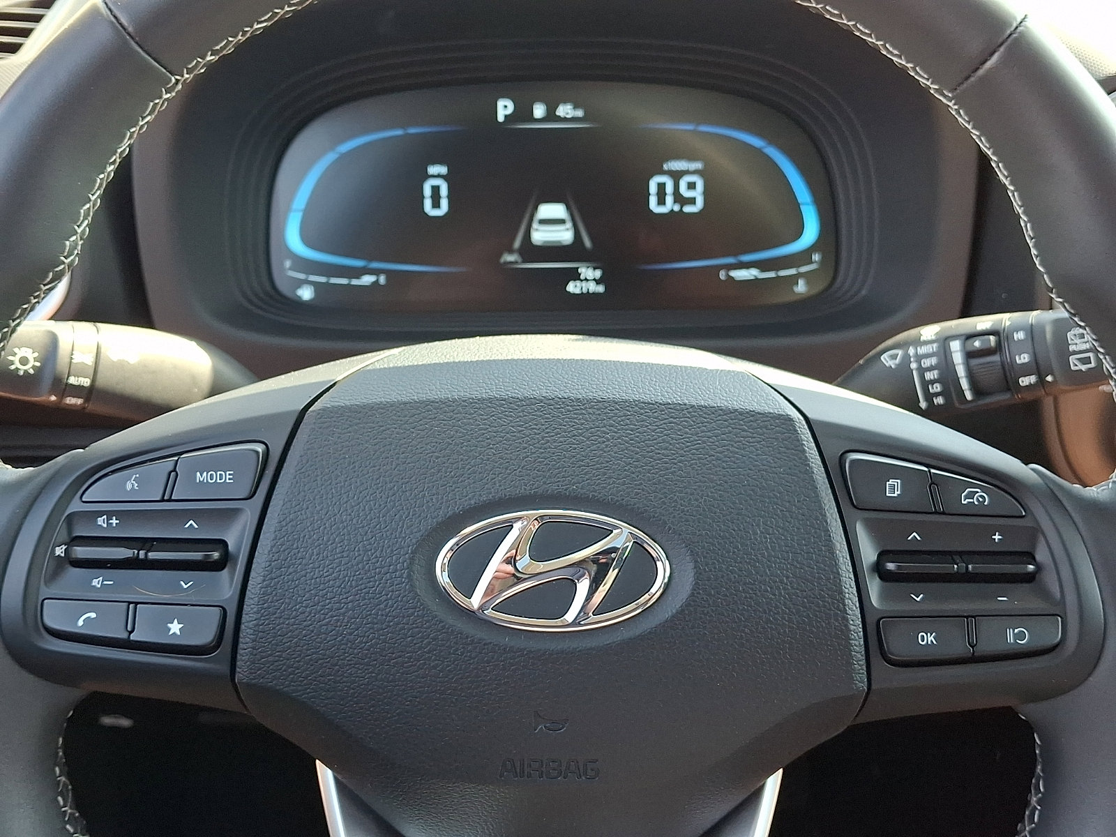 2025 Hyundai Venue SEL - Photo 19