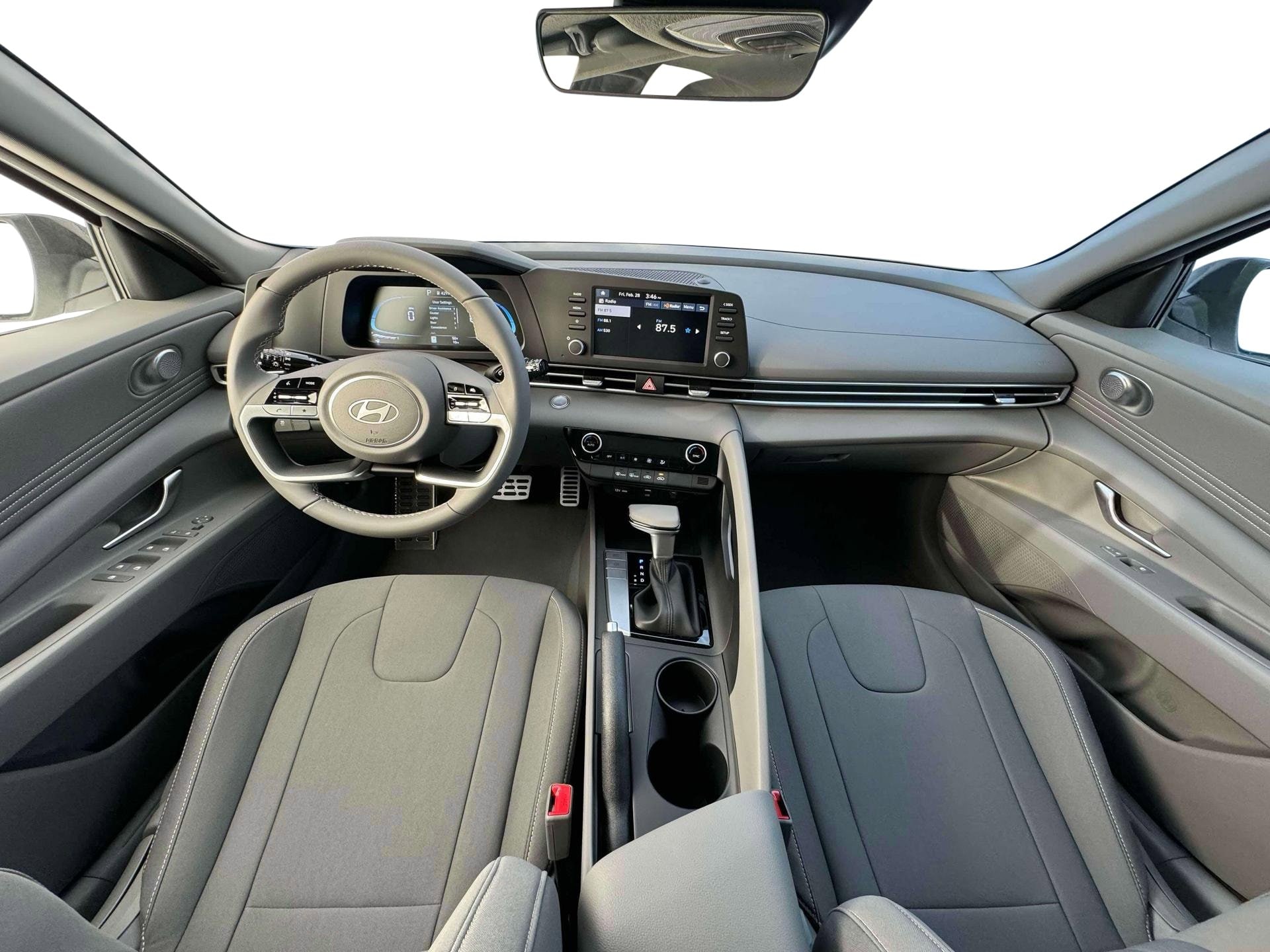 2025 Hyundai Elantra SEL - Photo 13