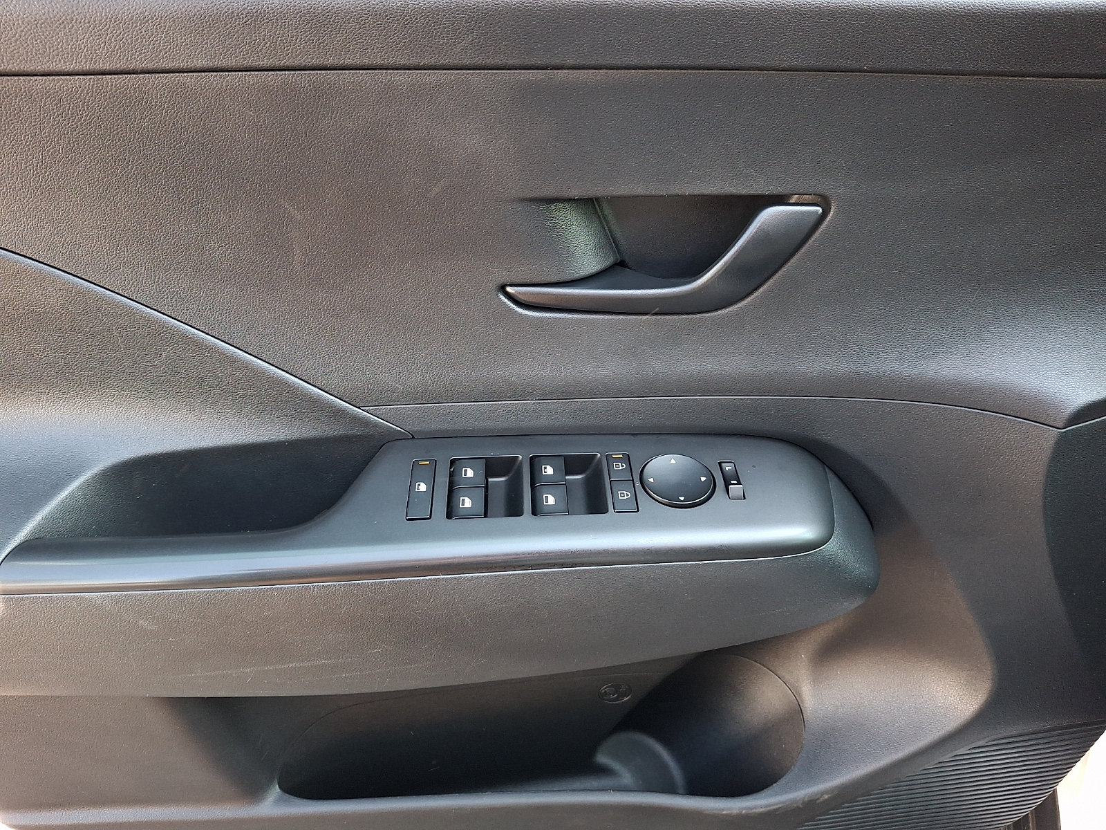 2025 Hyundai Kona SEL - Photo 12