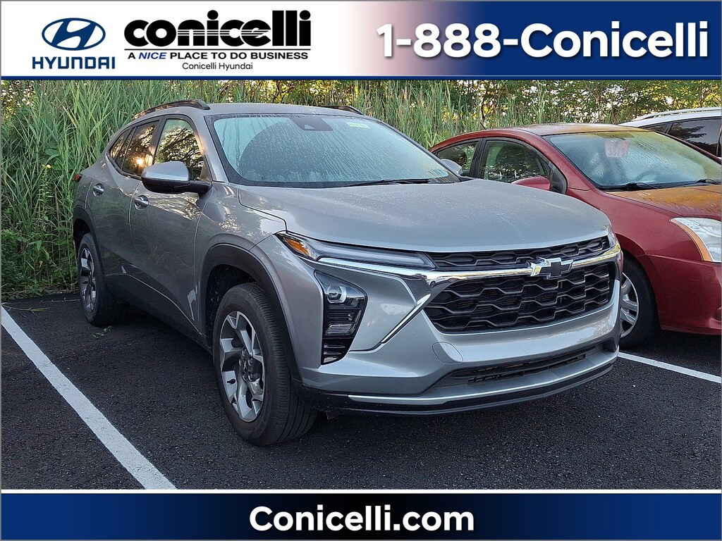 Used 2025 Chevrolet Trax LT SUV
