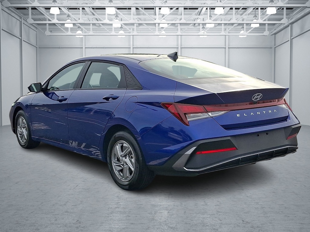Certified 2025 Hyundai Elantra SE Sedan