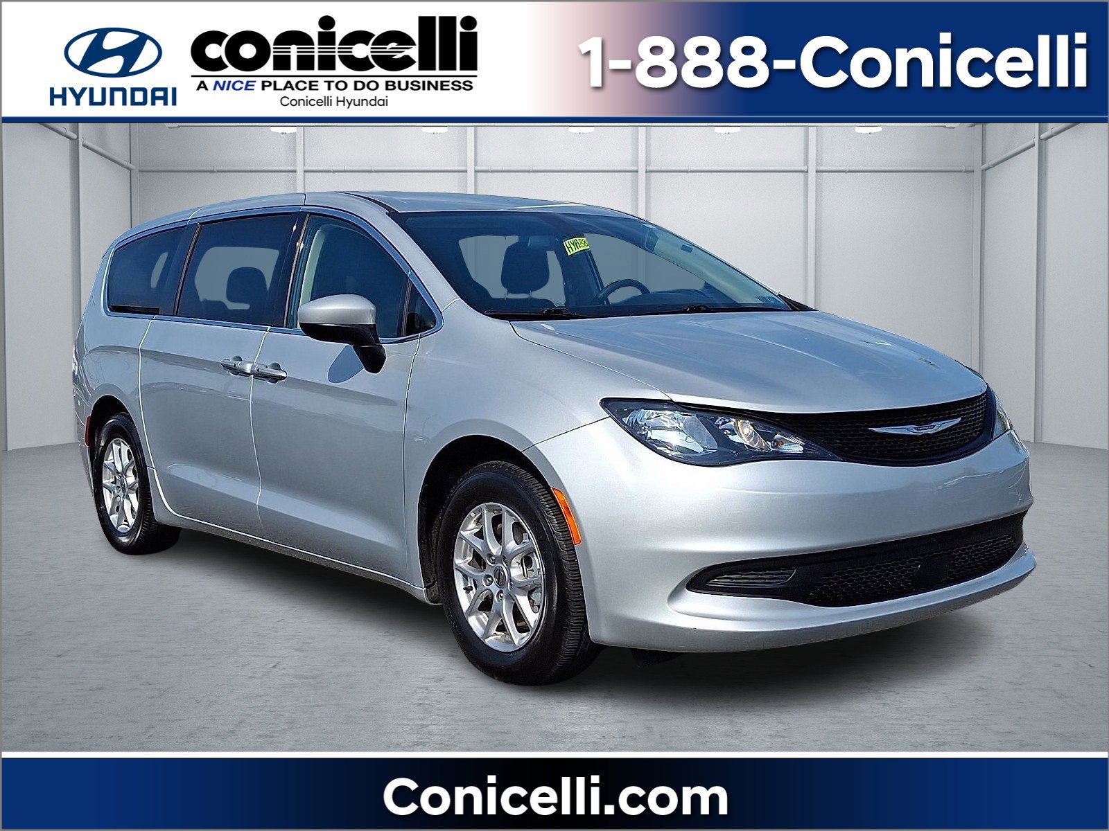 2022 Chrysler Voyager LX's photo