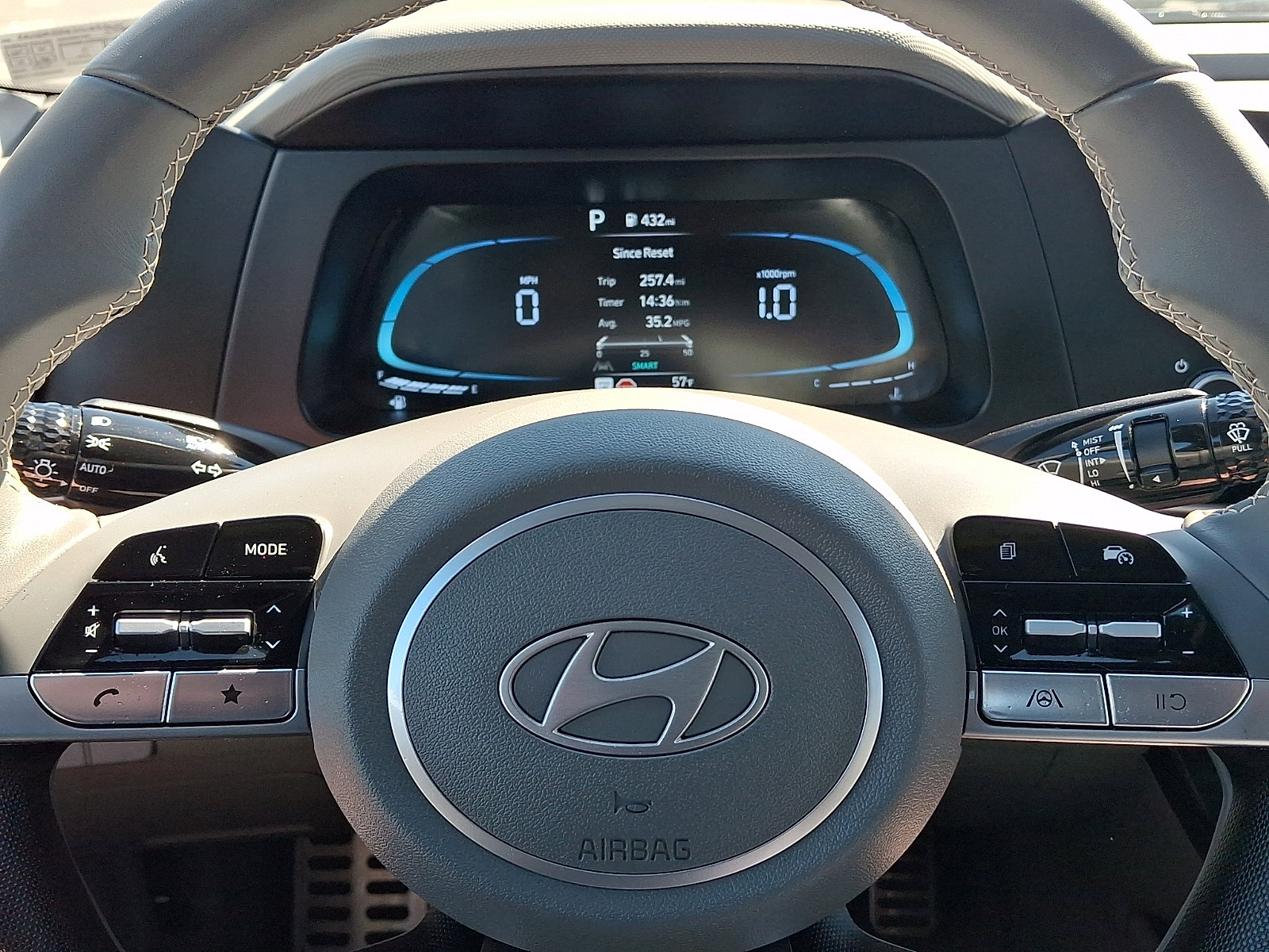 2025 Hyundai Elantra SEL - Photo 18