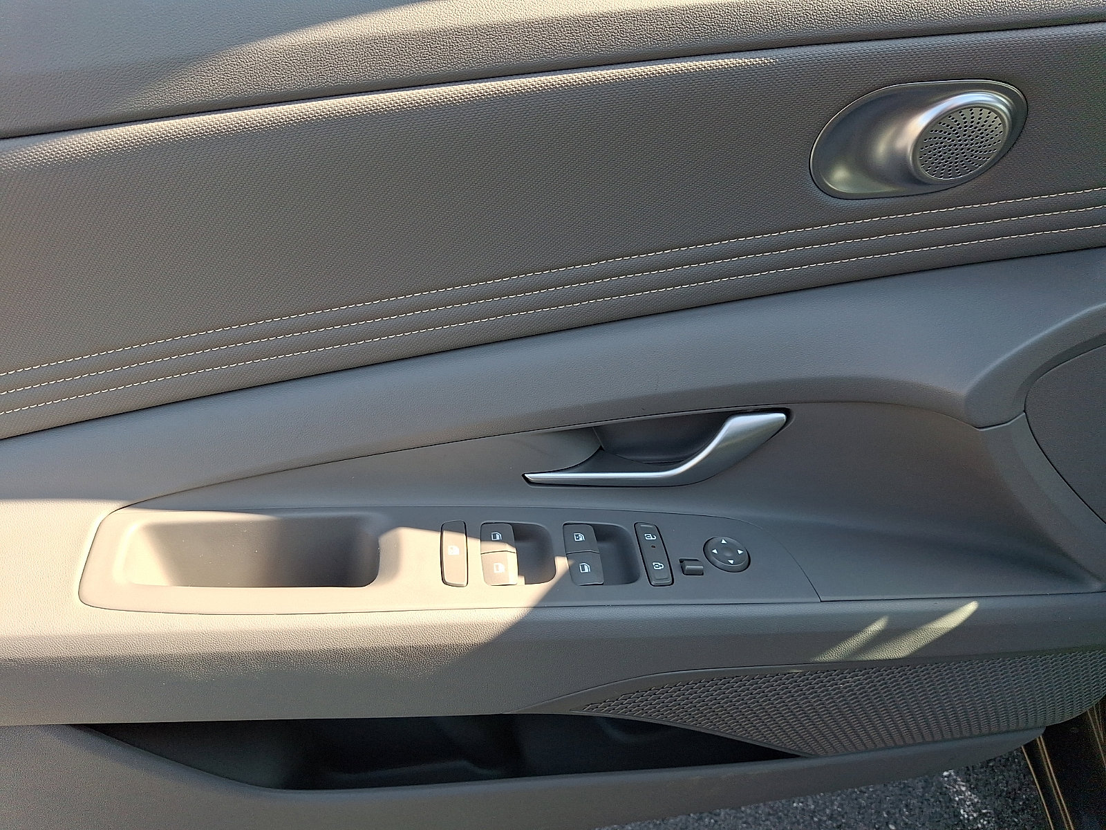2025 Hyundai Elantra SEL - Photo 12