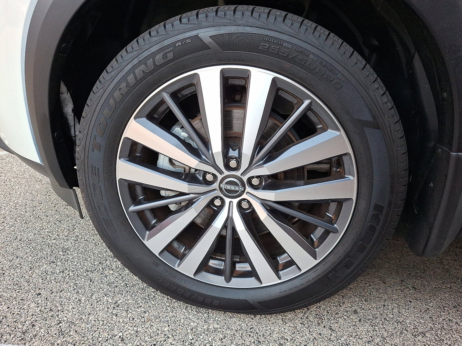 2022 Nissan Pathfinder Platinum photo 2