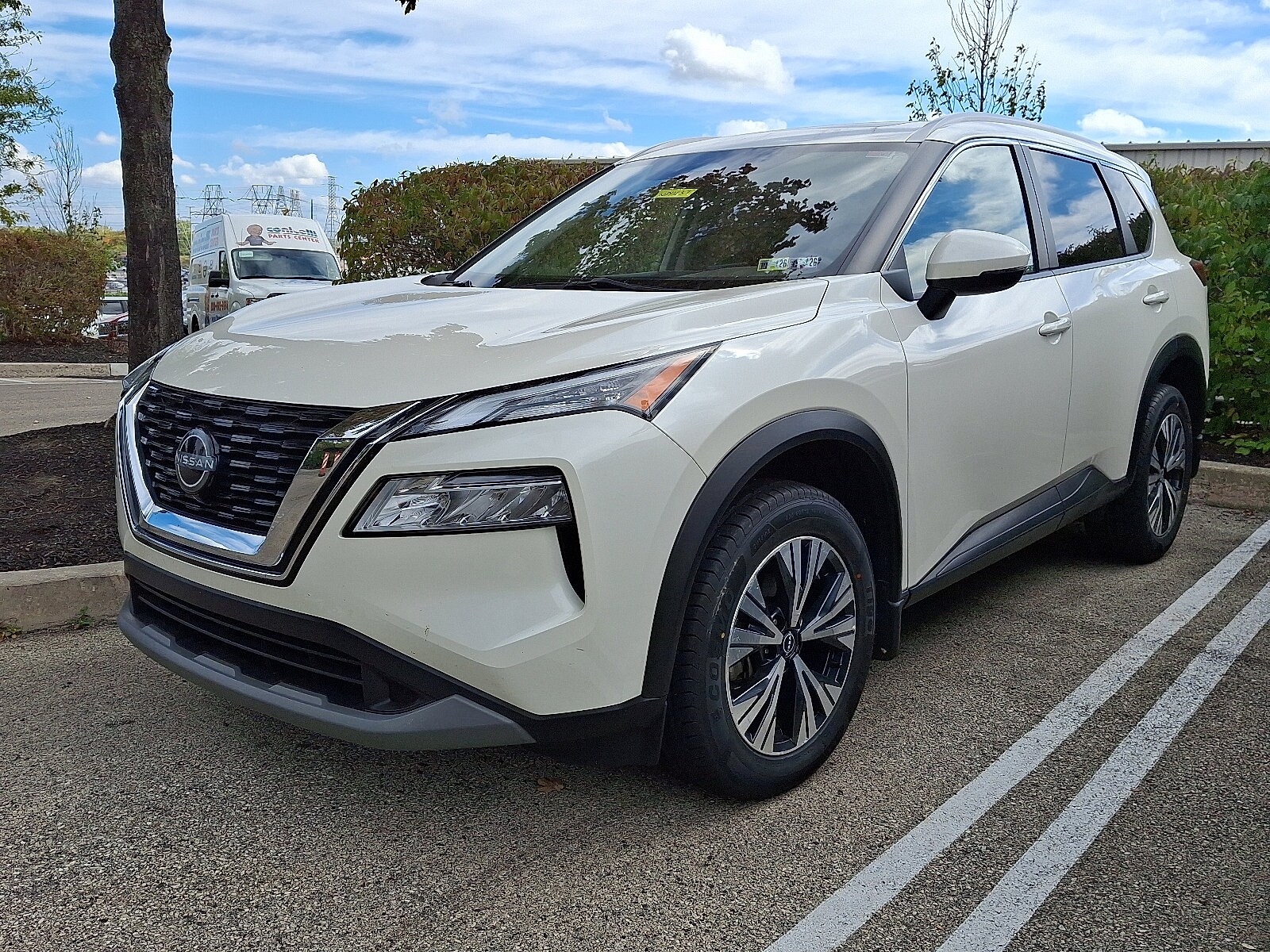 2022 Nissan Rogue SV photo 3