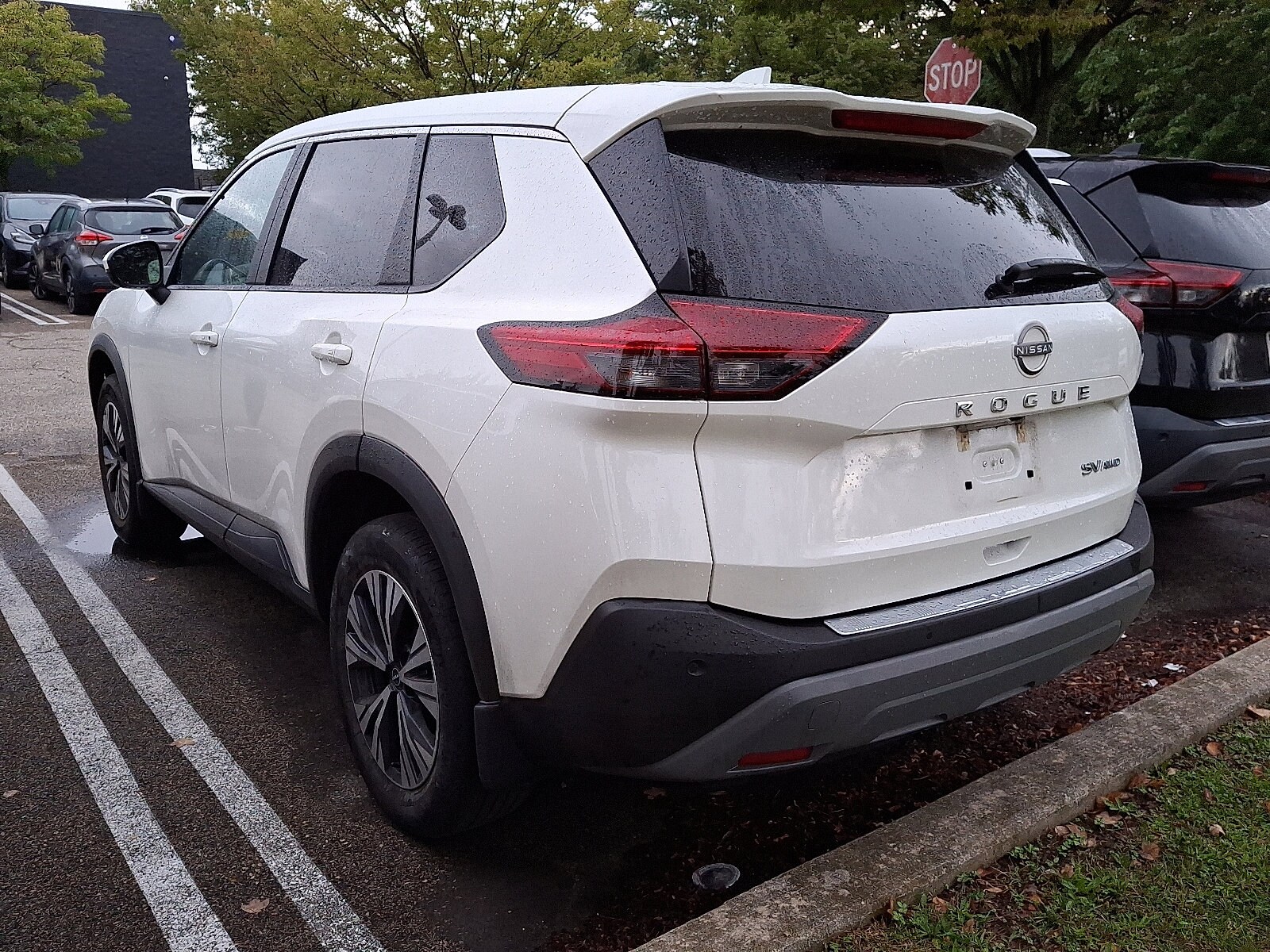 2022 Nissan Rogue SV photo 3